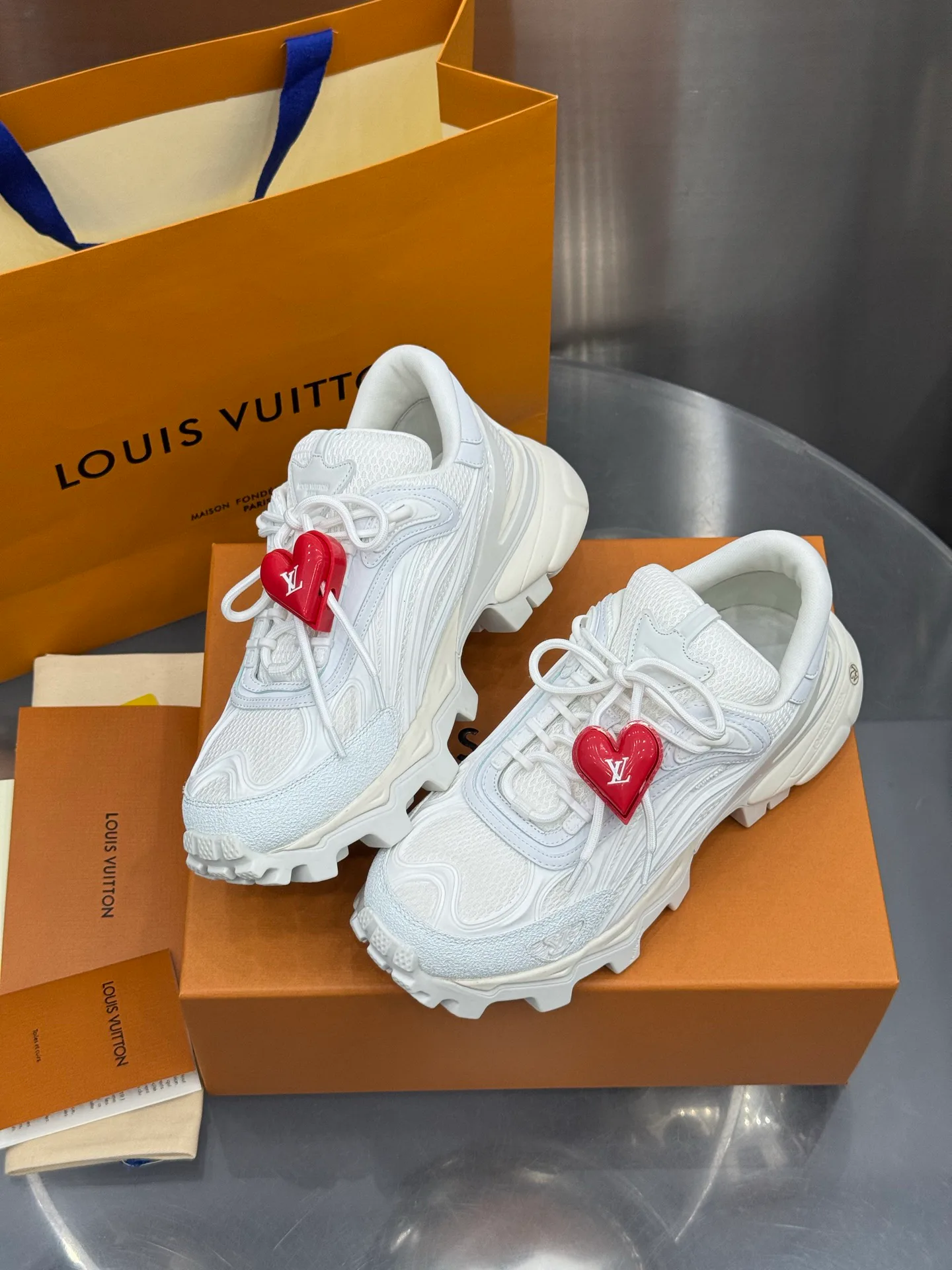 Men's Sneakers LOUIS VUITTON 18202620
