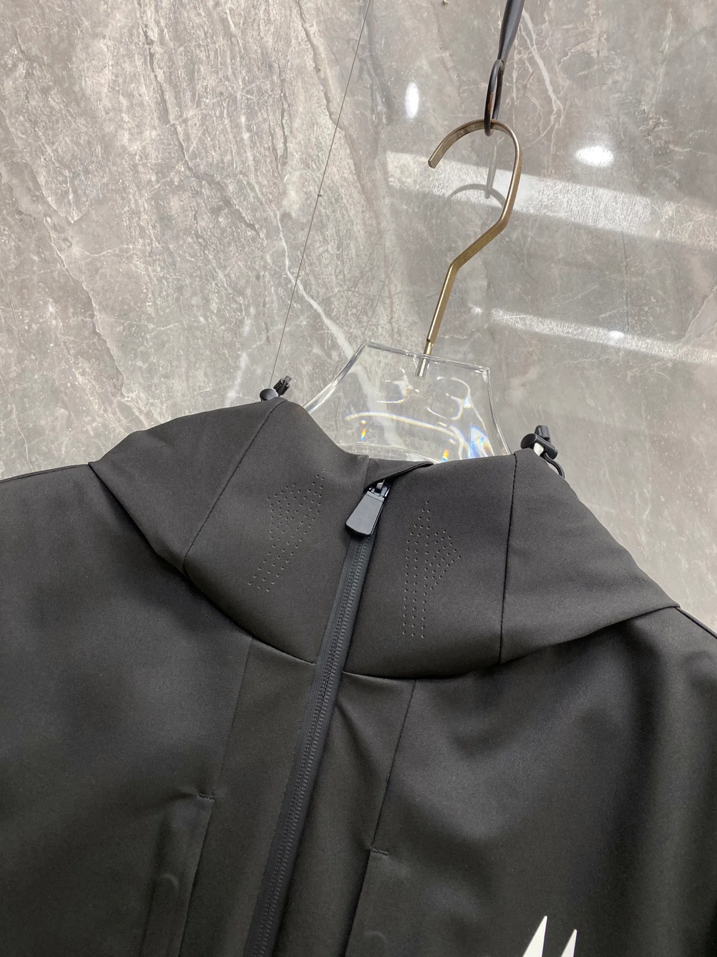 Women's Jackets And Down Jackets MONCLER 18348634