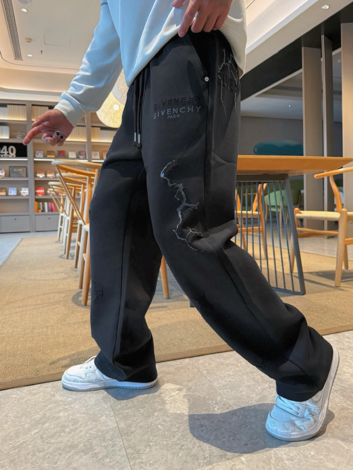Men's Trousers GIVENCHY 18345771