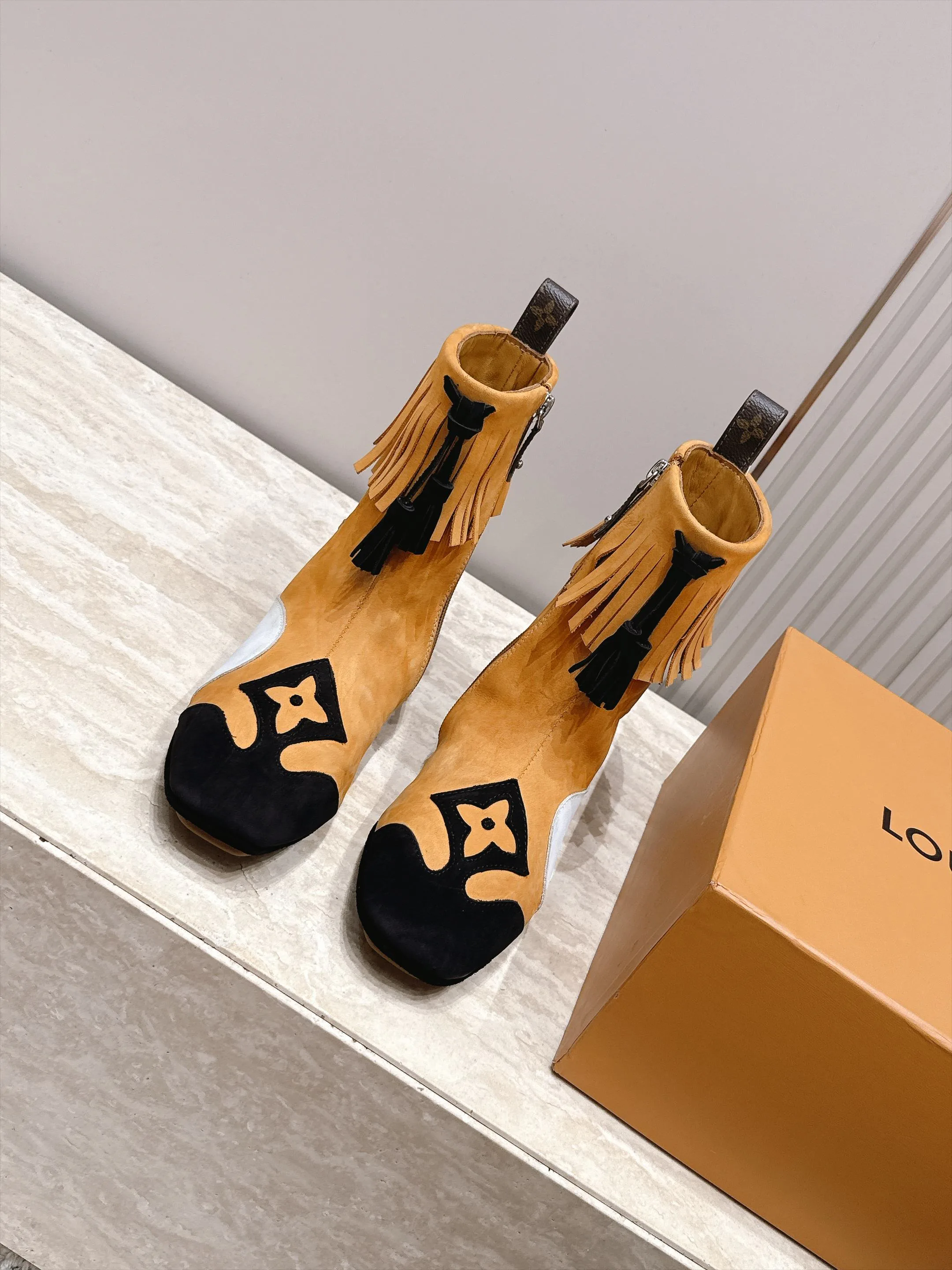 Women's Booties LOUIS VUITTON 18187155