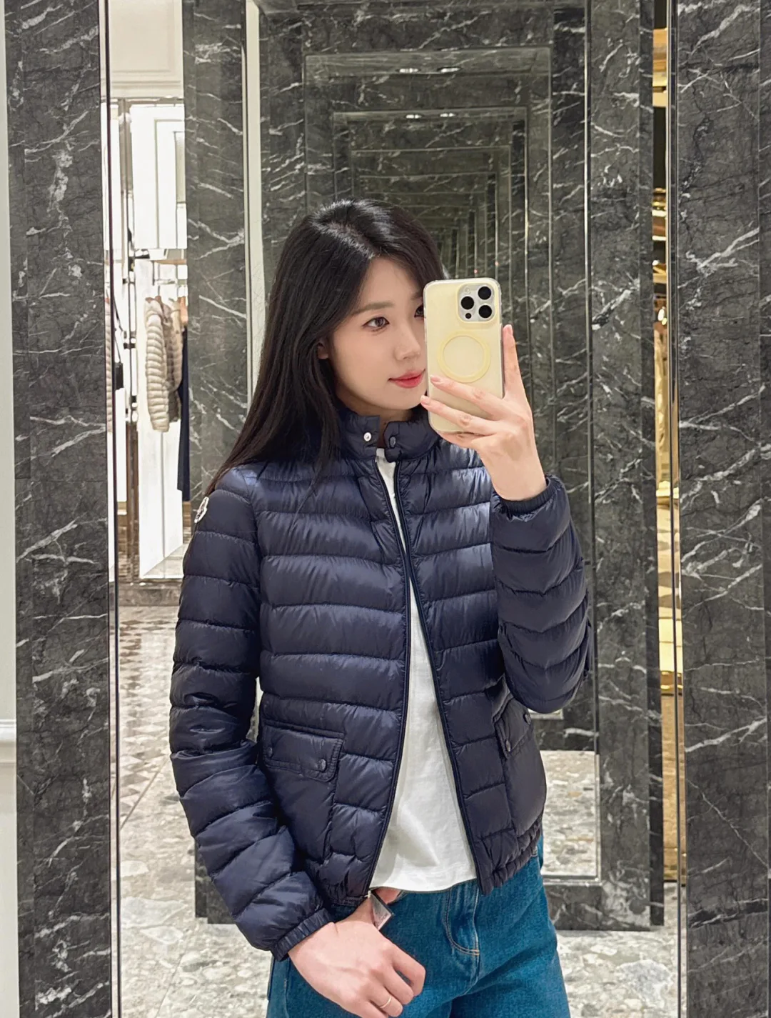 Women's Jackets And Down Jackets MONCLER 18213382