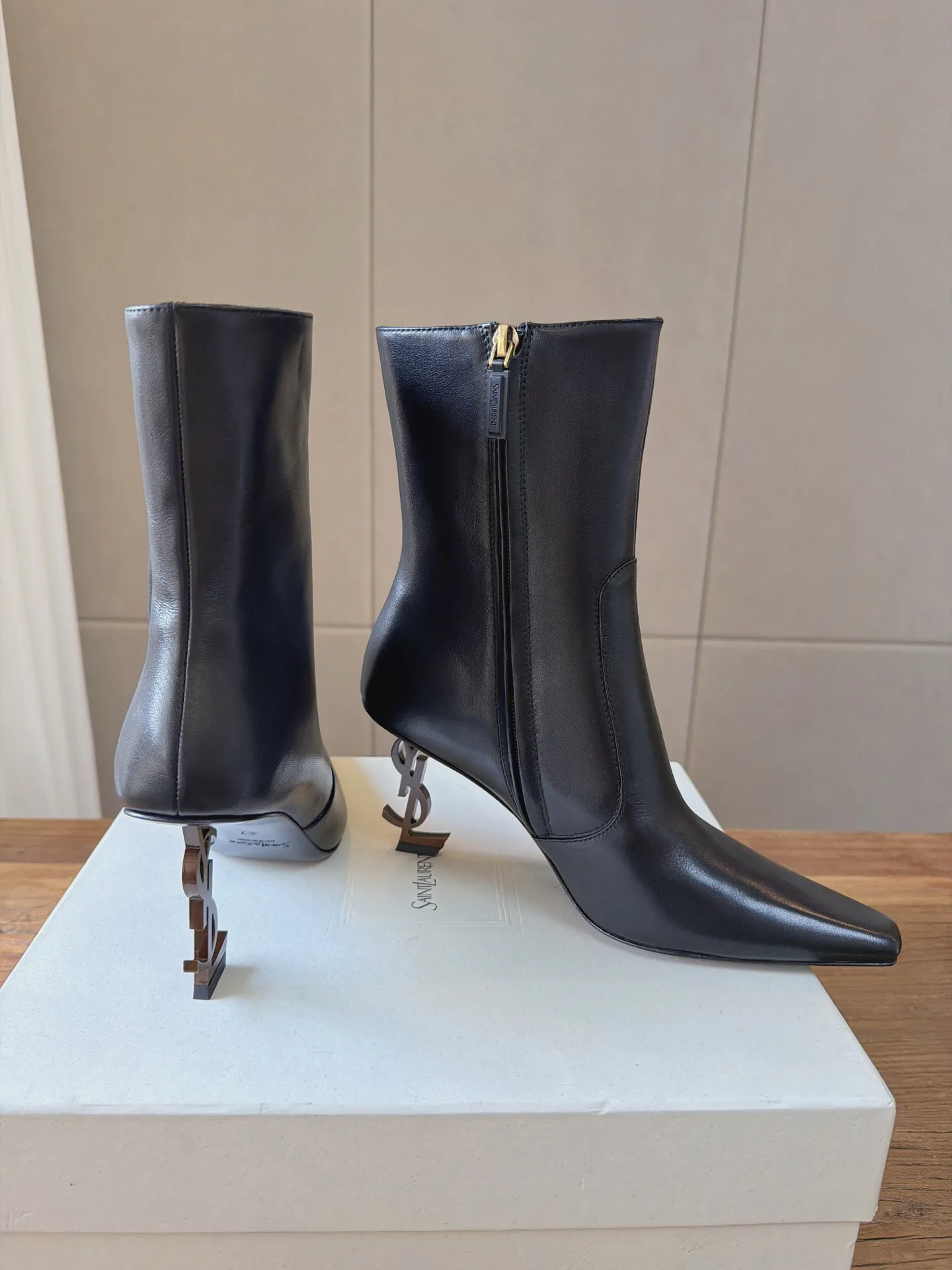 Women's Booties SAINT LAURENT 18520090