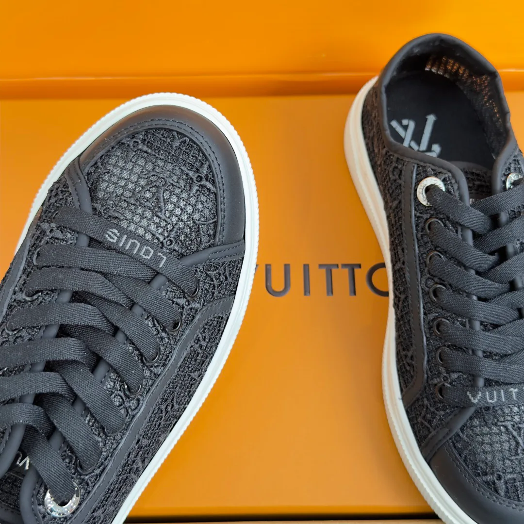 Women's Sneakers LOUIS VUITTON 17950715