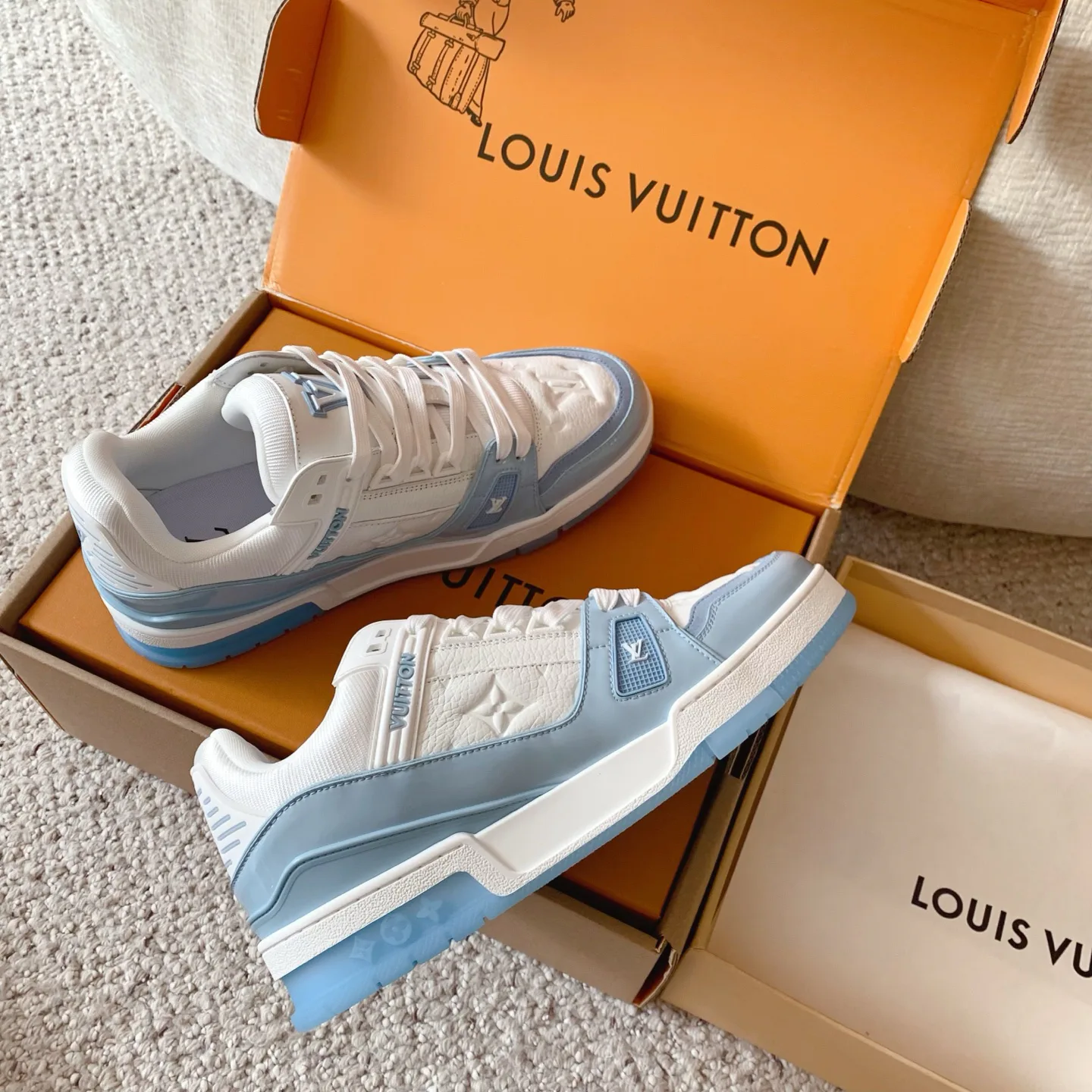 Women's Sneakers LOUIS VUITTON 18375817