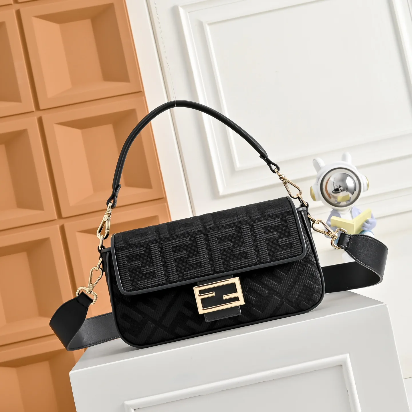 Классические Сумки Женские Fendi 18676172