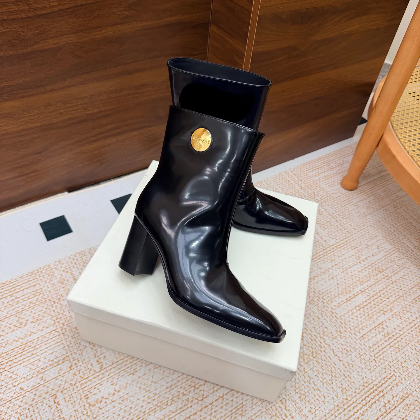 Women's Booties SAINT LAURENT 18104628
