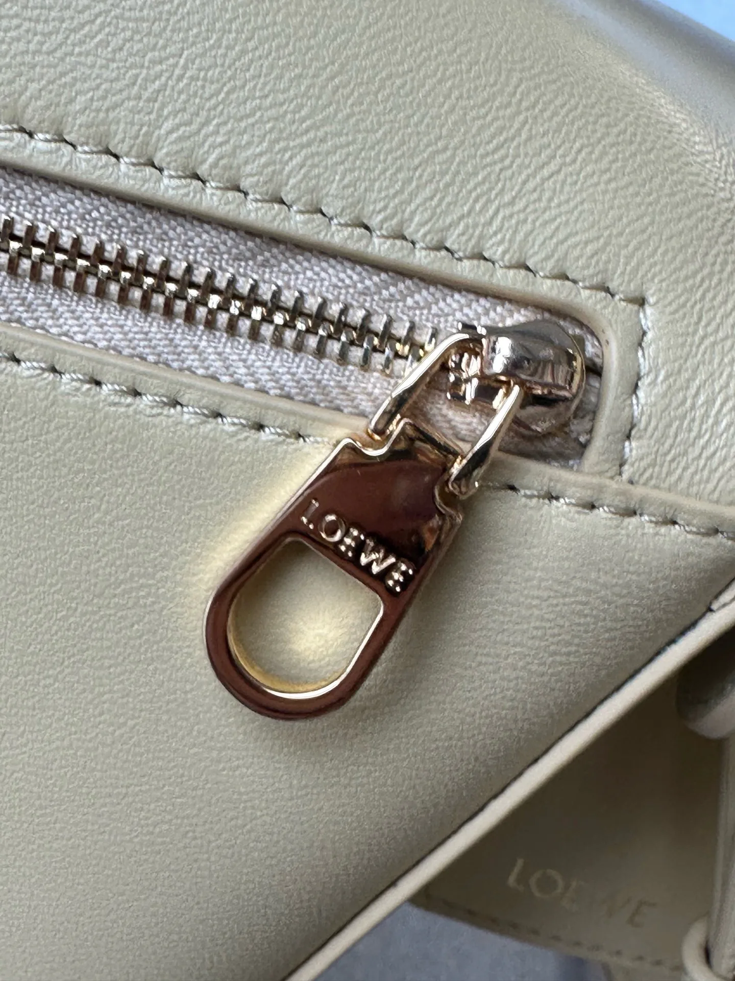 Women's Classic Handbags LOEWE 18434826