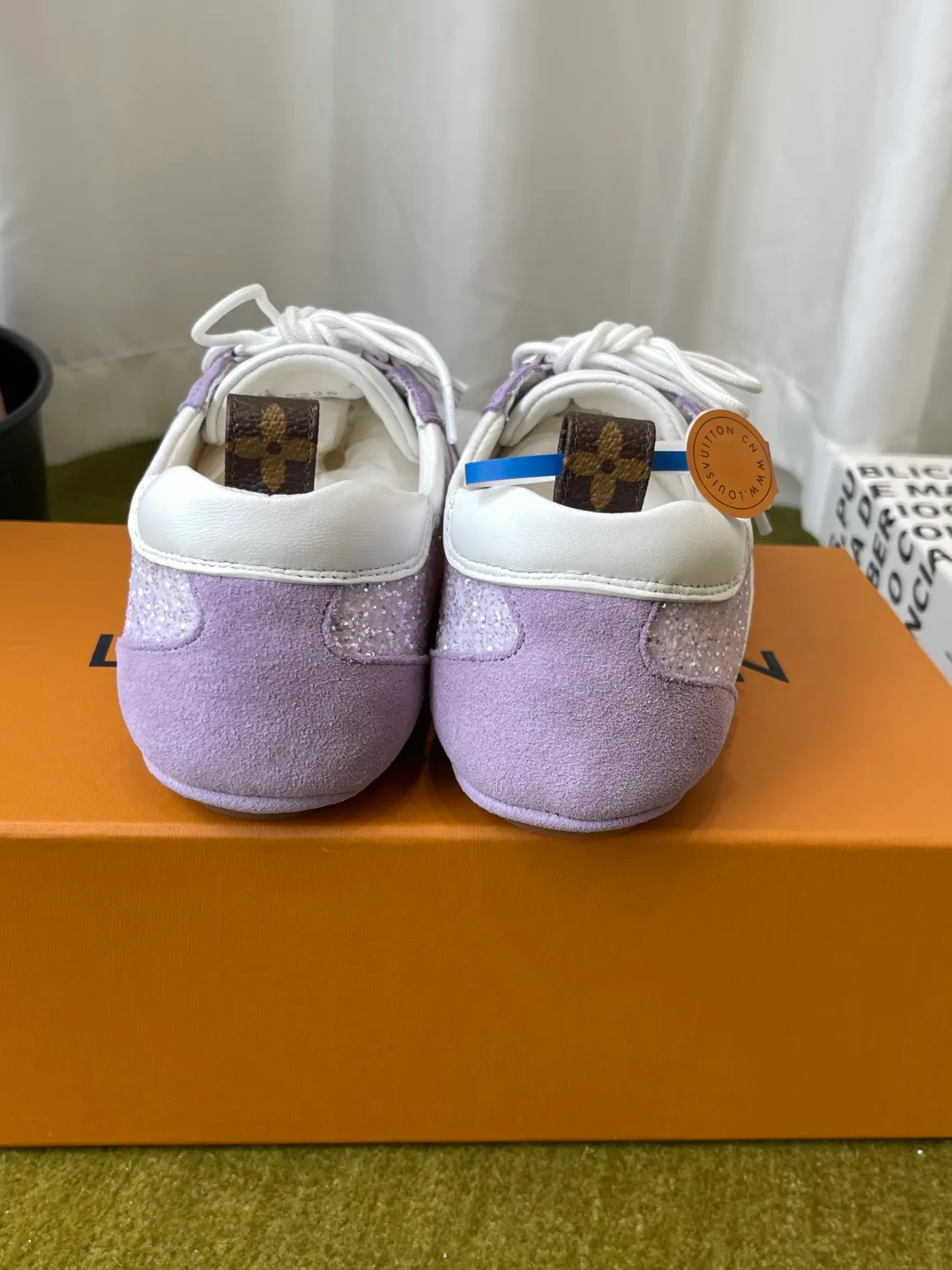 Women's Sneakers LOUIS VUITTON 18121032