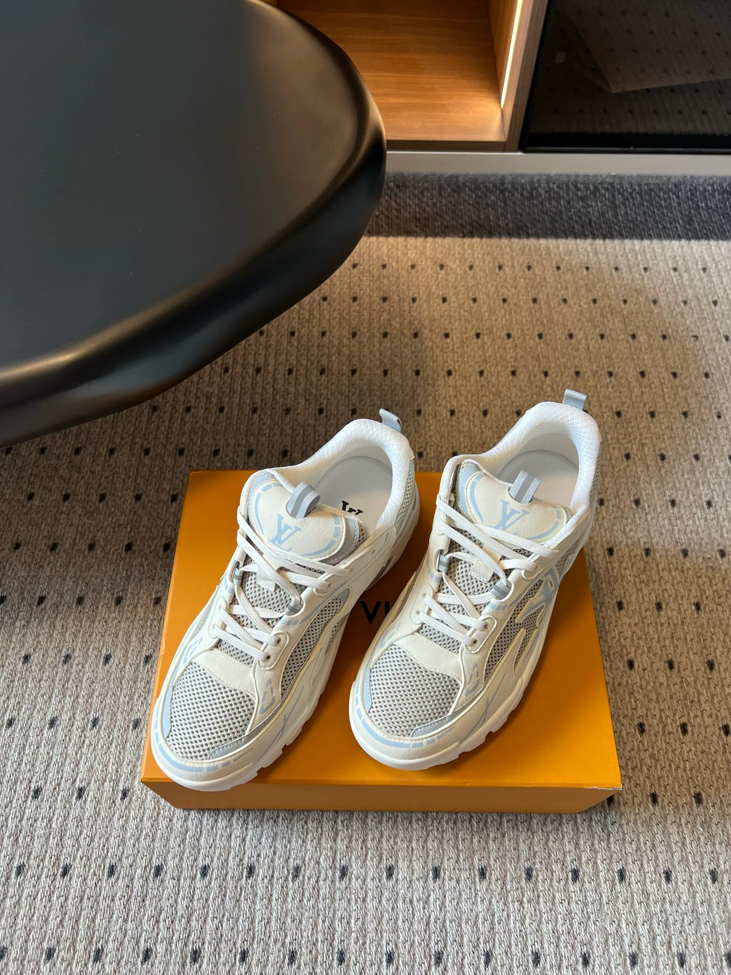 Men's Sneakers LOUIS VUITTON 17419418
