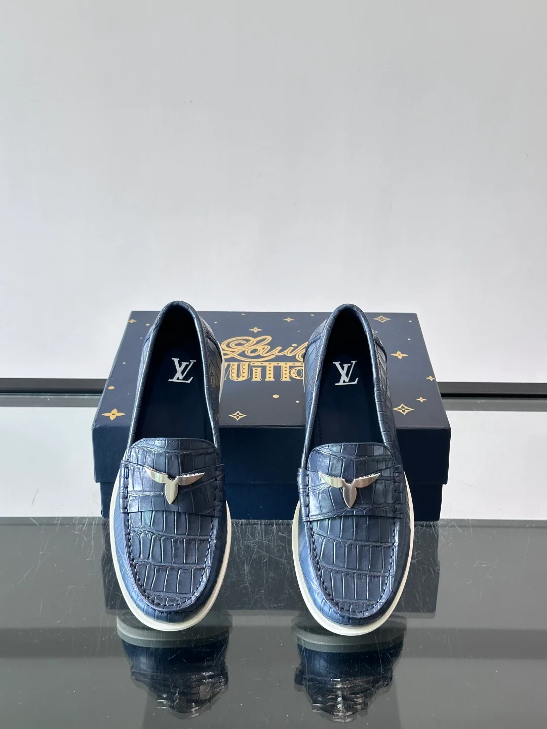 Men's Loafers And Dress Shoes LOUIS VUITTON 18118559