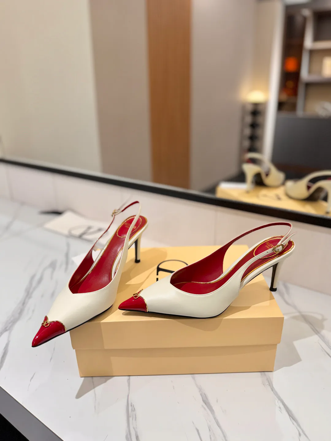 Women's Open-Toe Sandals VALENTINO 18134958