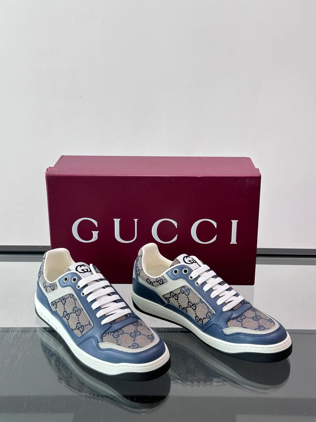 Women's Sneakers GUCCI 18102696