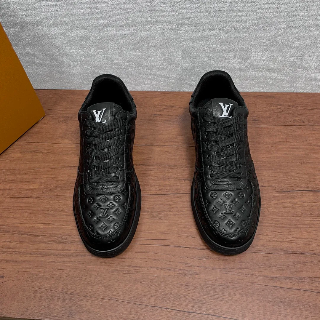 Men's Sneakers LOUIS VUITTON 18100784