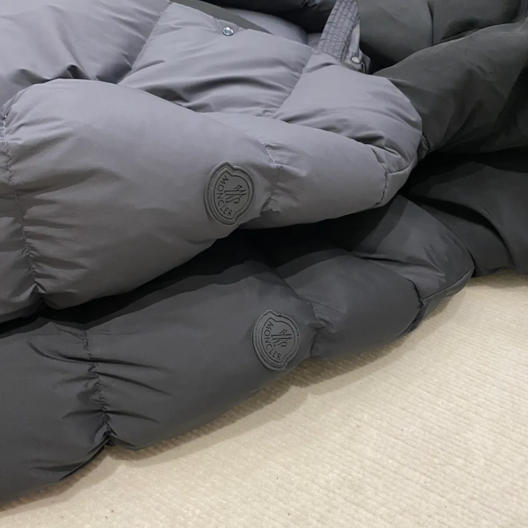 Куртки И Пуховики Мужские Moncler 18609637