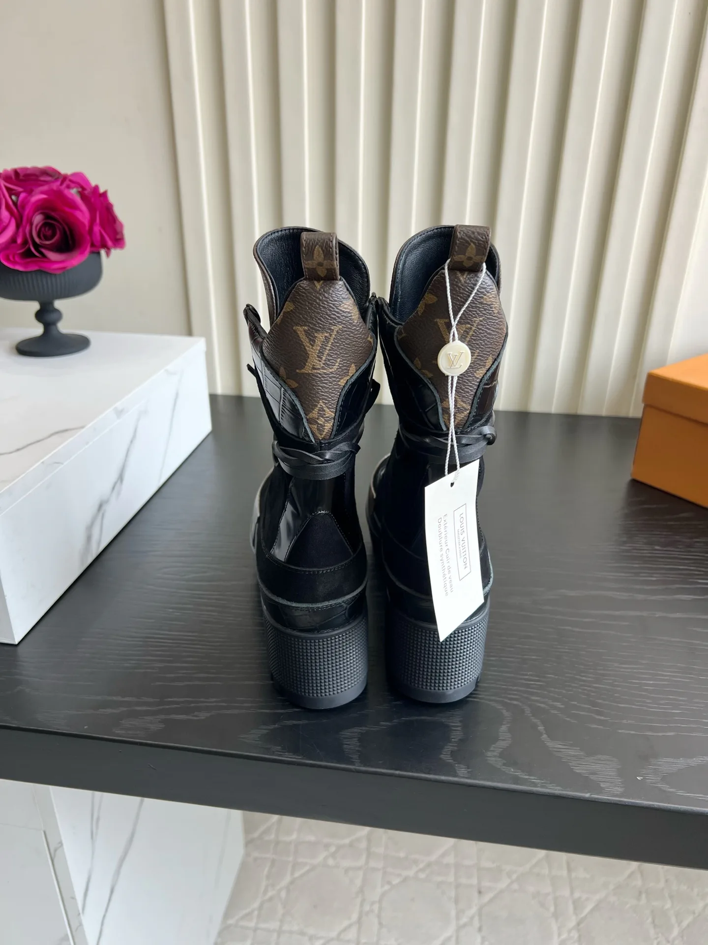 Women's Ankle Boots LOUIS VUITTON 18477685