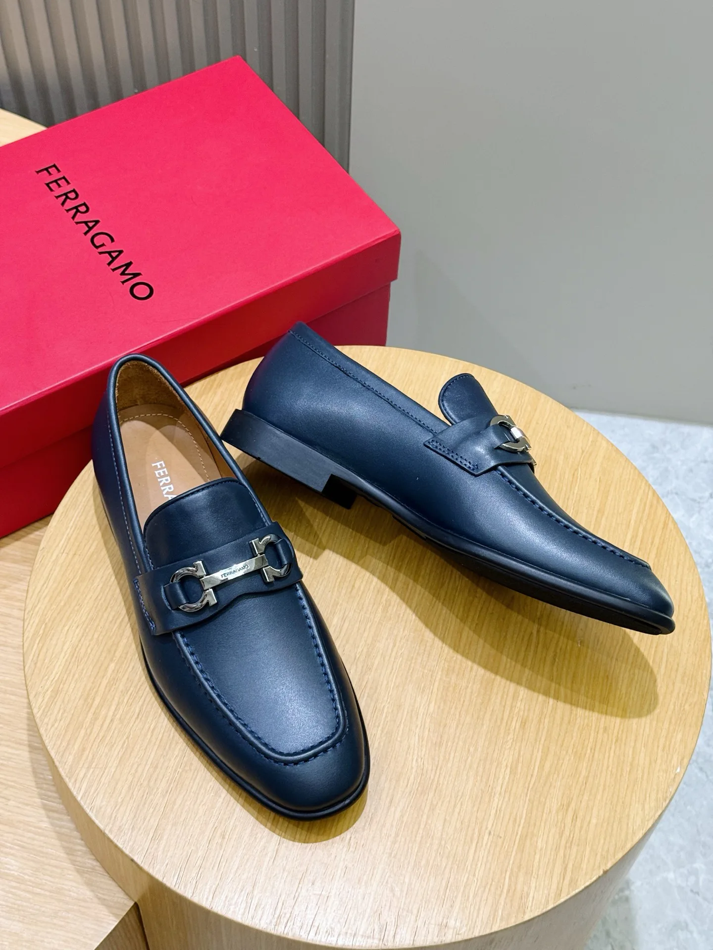 Men's Loafers And Dress Shoes SALVATORE FERRAGAMO 18101487