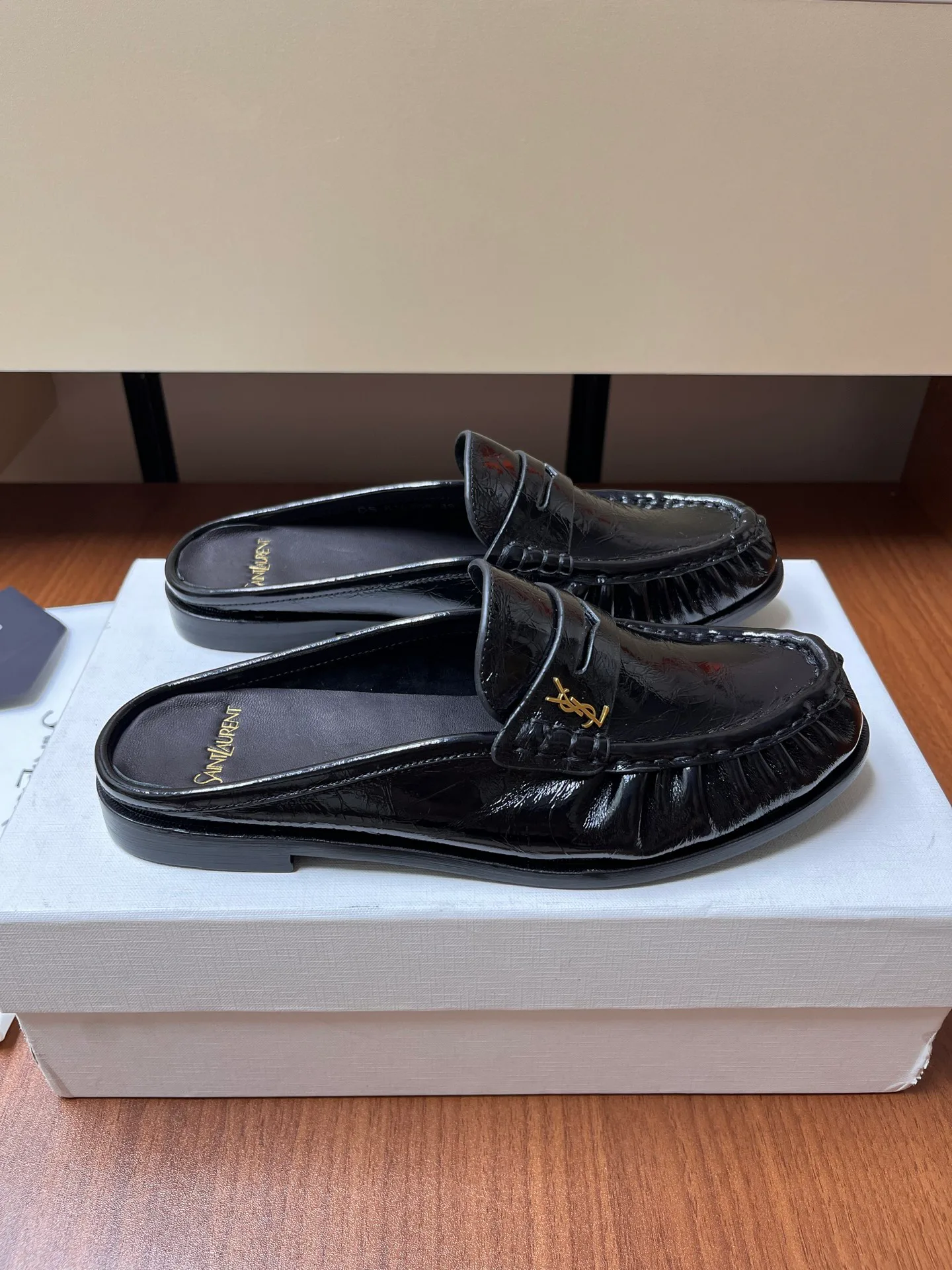 Women's Loafers And Moccasins SAINT LAURENT 18037895