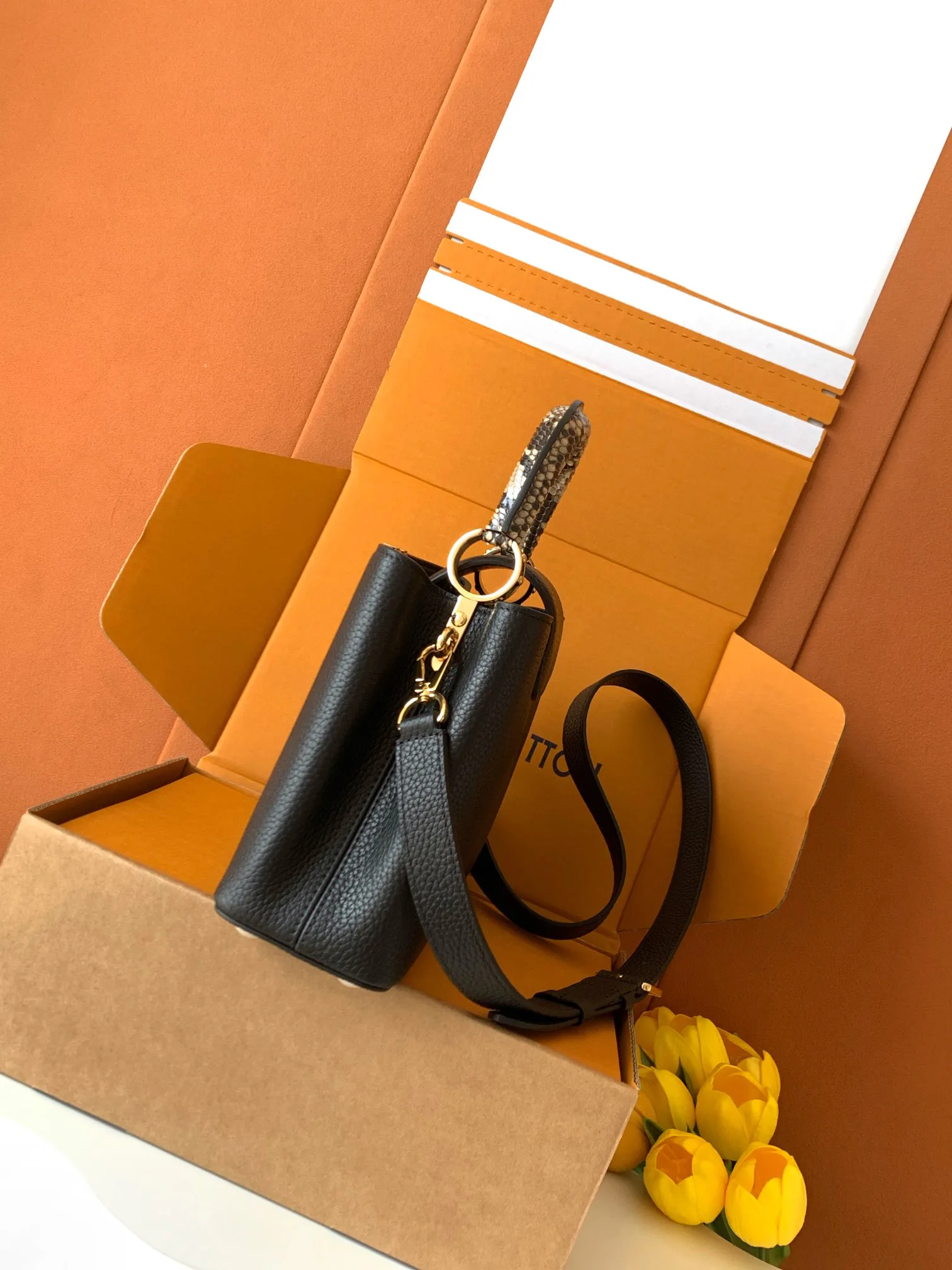 Women's Classic Handbags LOUIS VUITTON 18521012