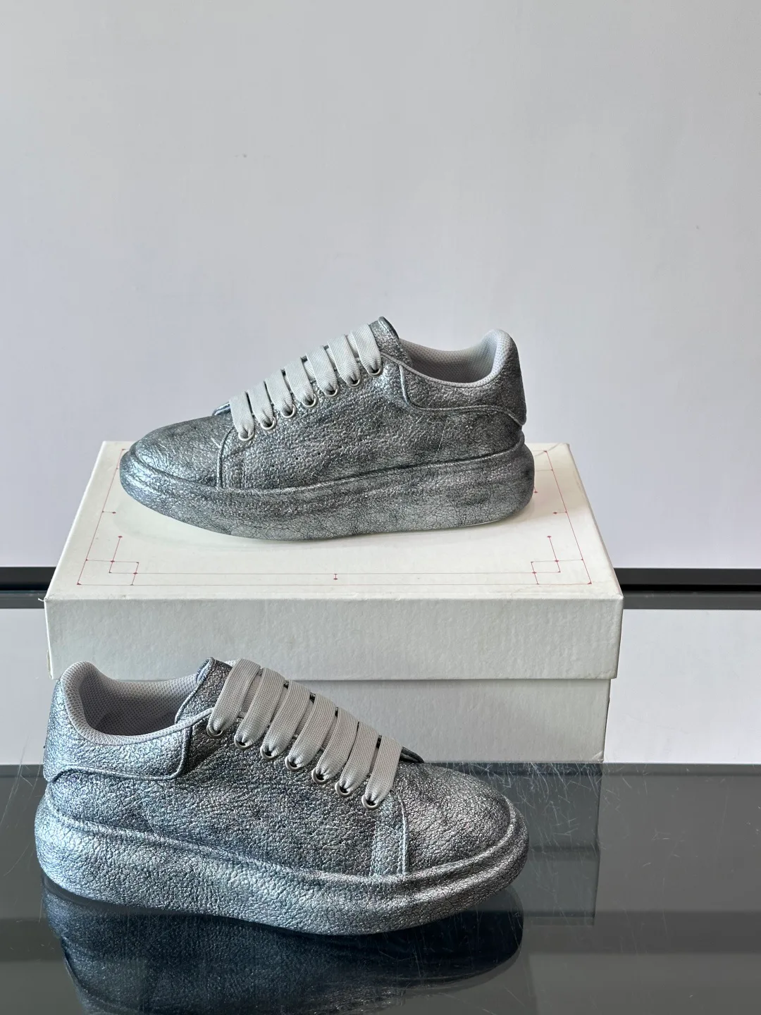 Women's Sneakers ALEXANDER MCQUEEN 17447542