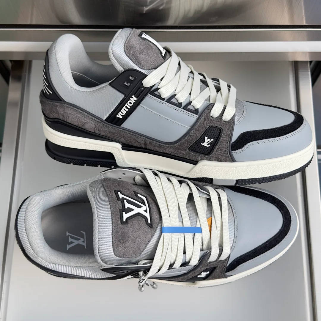 Men's Sneakers LOUIS VUITTON 17950310
