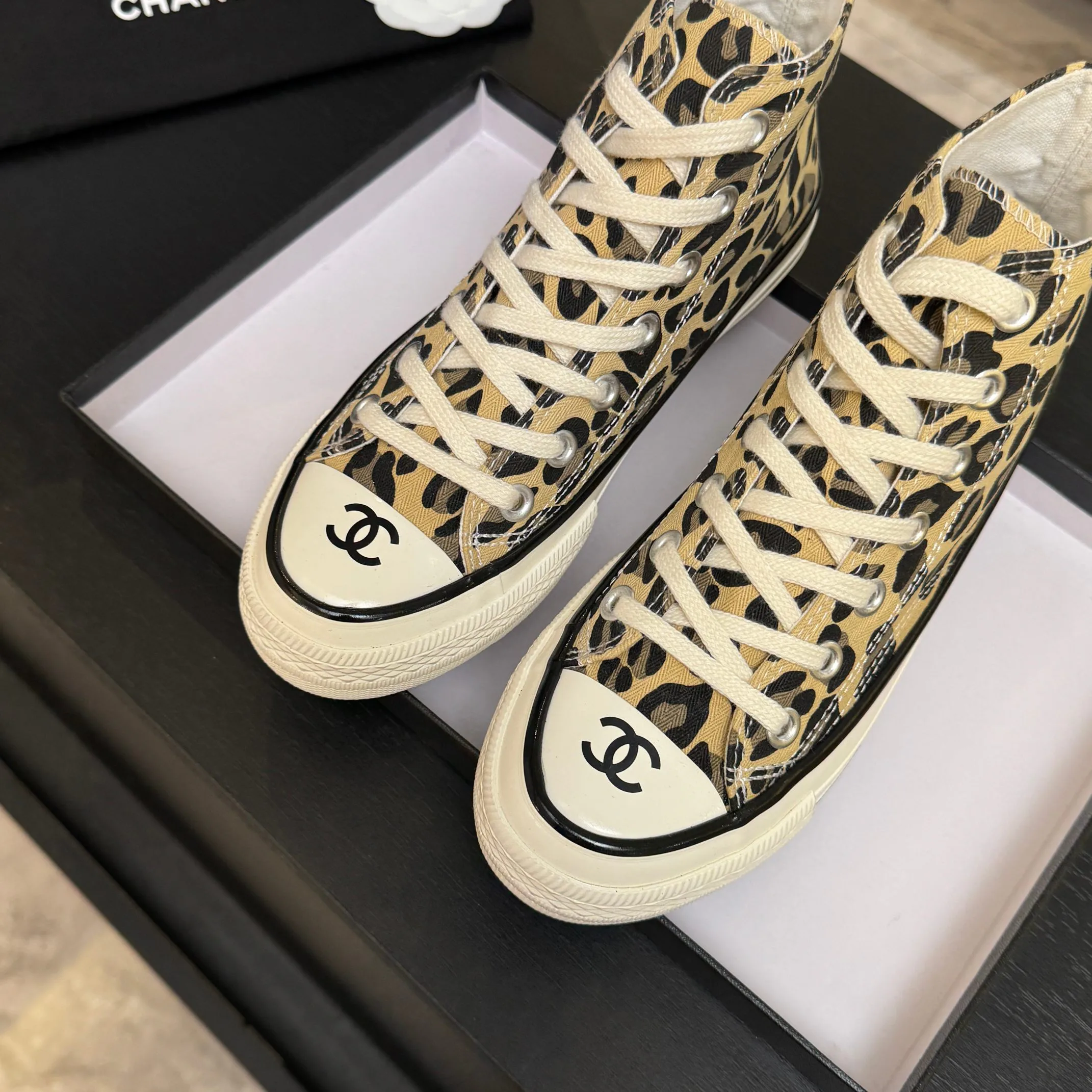 Women's Sneakers CHANEL 18062553