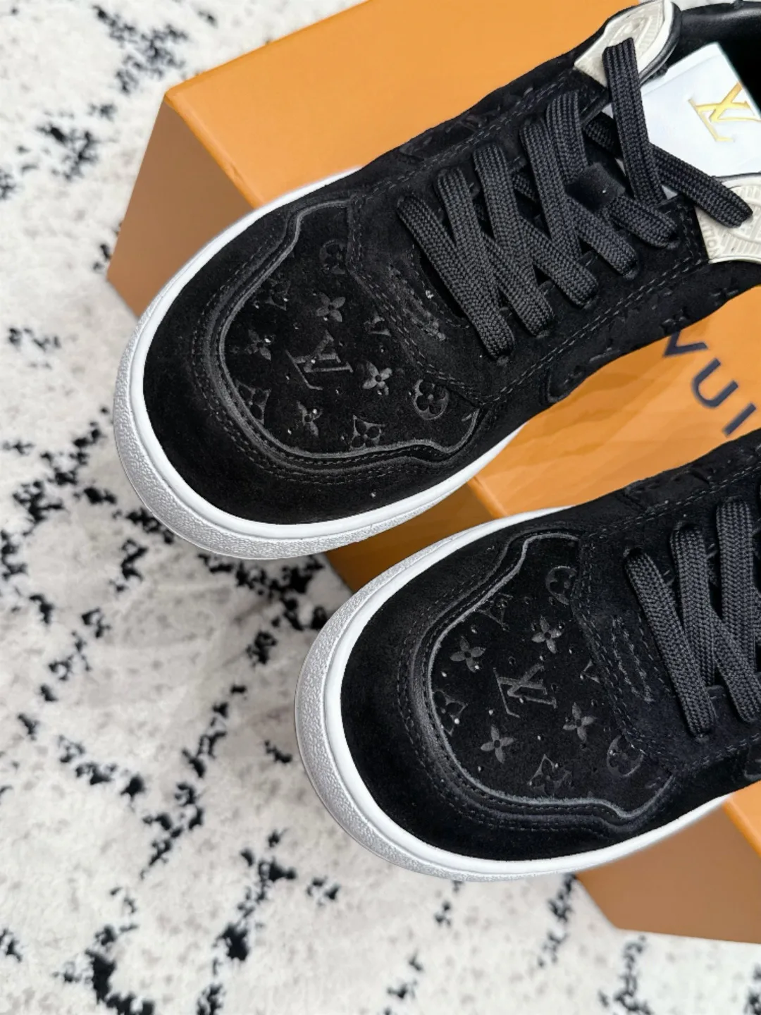 Women's Sneakers LOUIS VUITTON 18505547