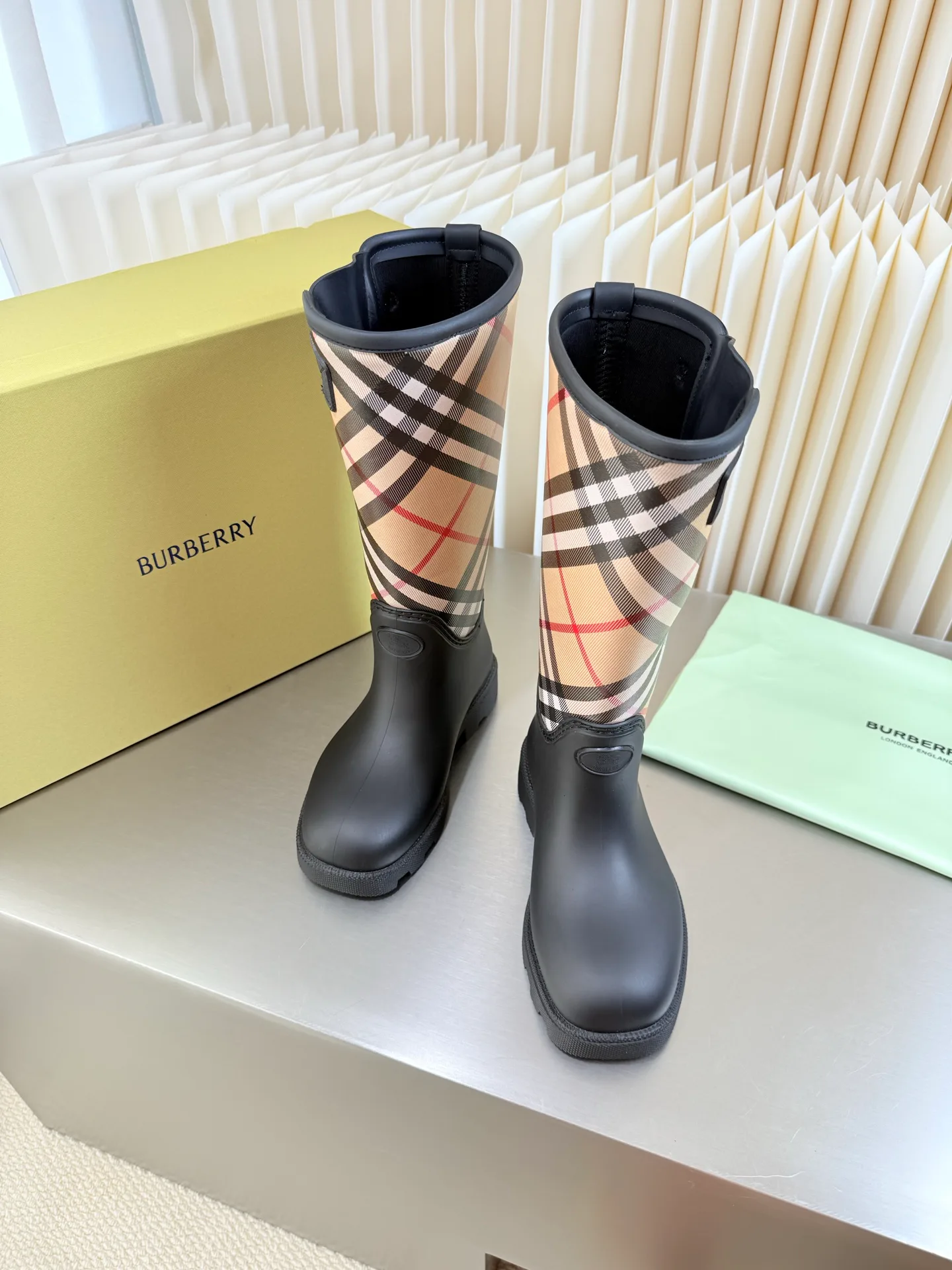 Women's Boots BURBERRY 18152392