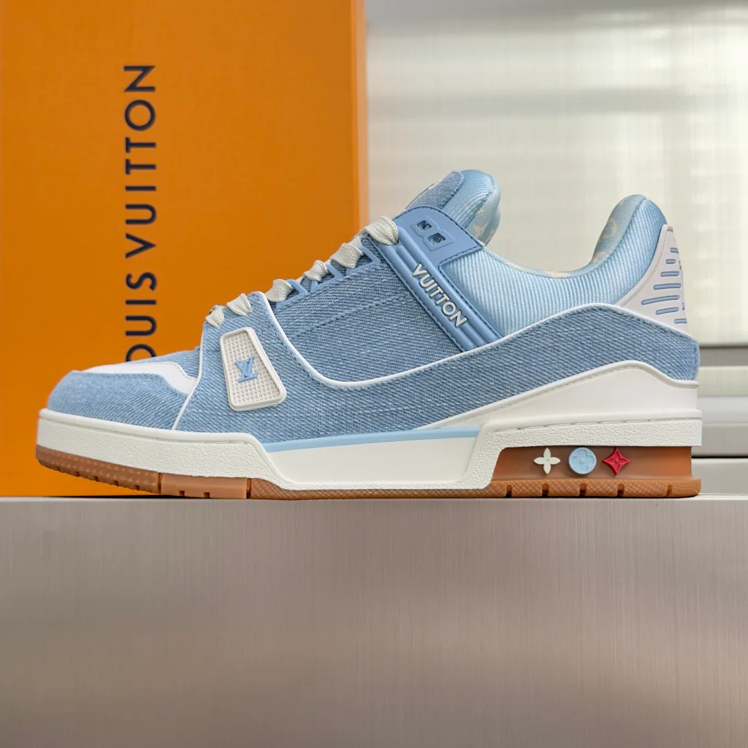 Women's Sneakers LOUIS VUITTON 17950309