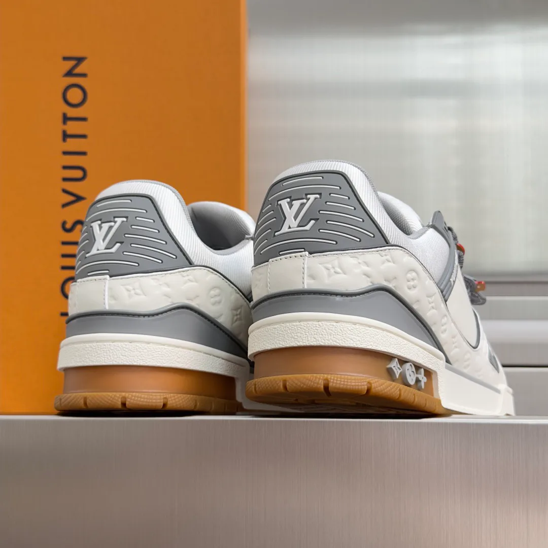 Women's Sneakers LOUIS VUITTON 17772029