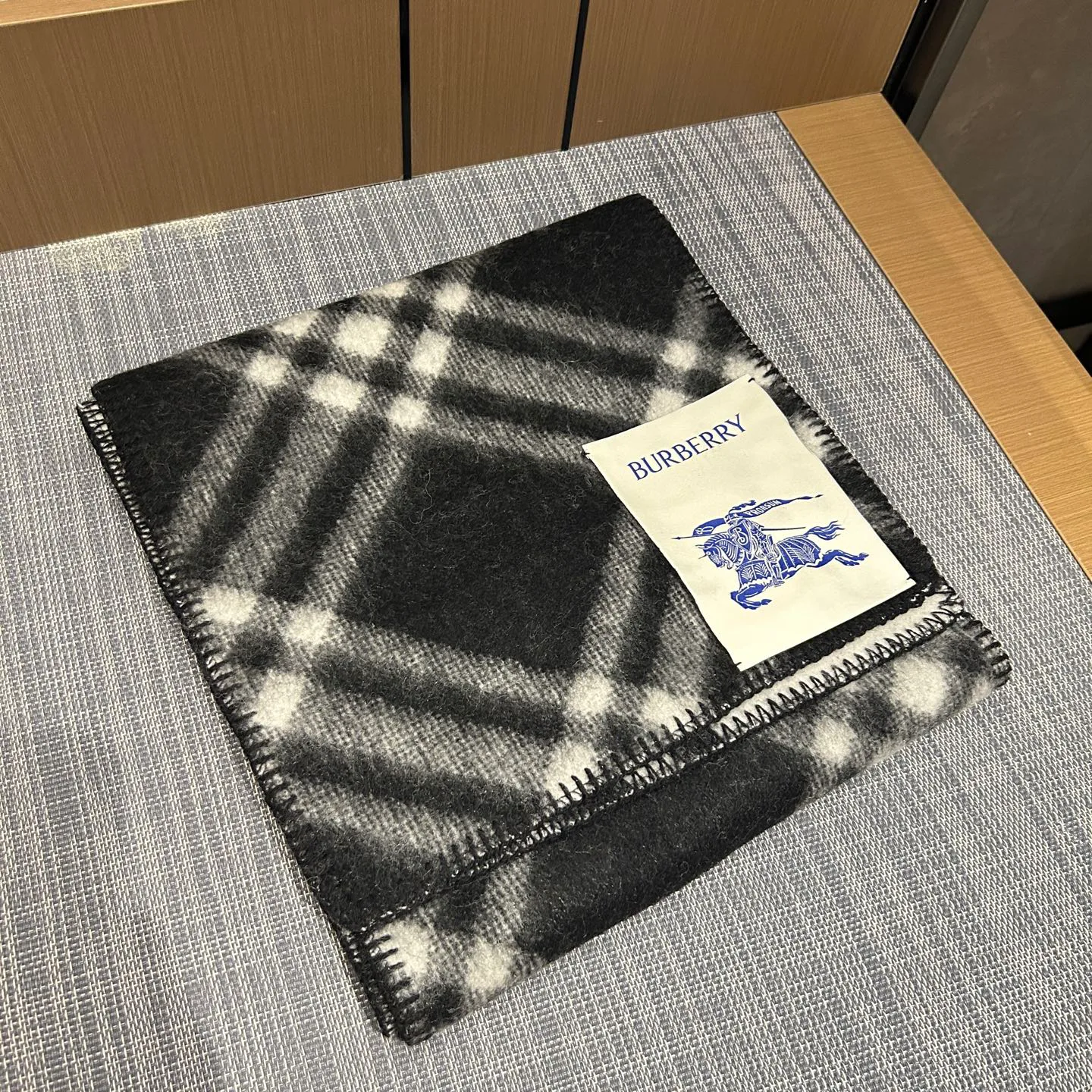 Scarves BURBERRY 18507371
