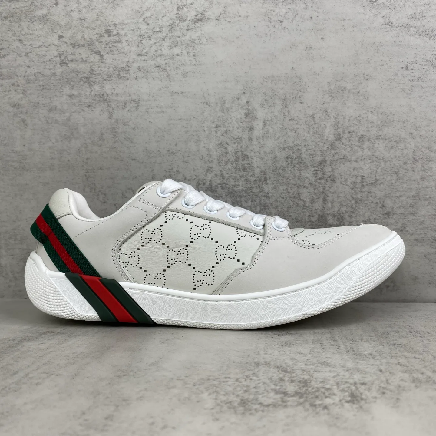 Women's Sneakers GUCCI 18437399