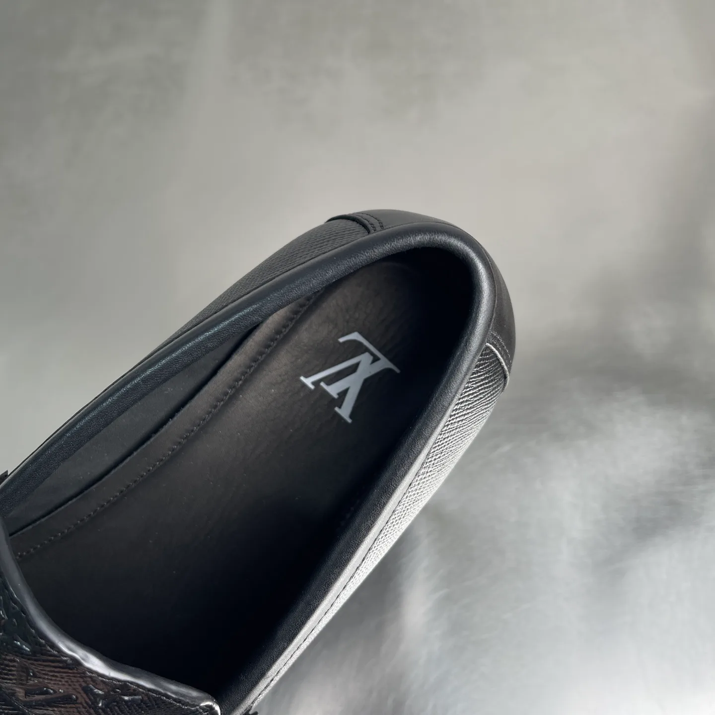 Men's Loafers And Dress Shoes LOUIS VUITTON 18519380