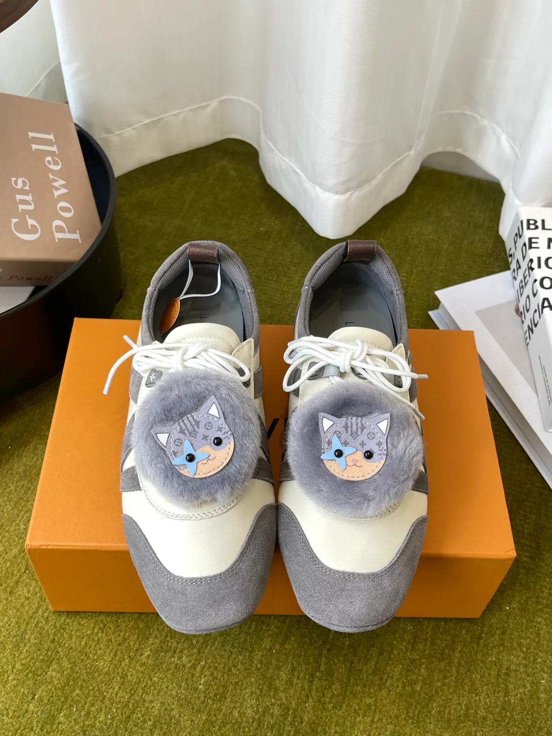 Women's Sneakers LOUIS VUITTON 18121034