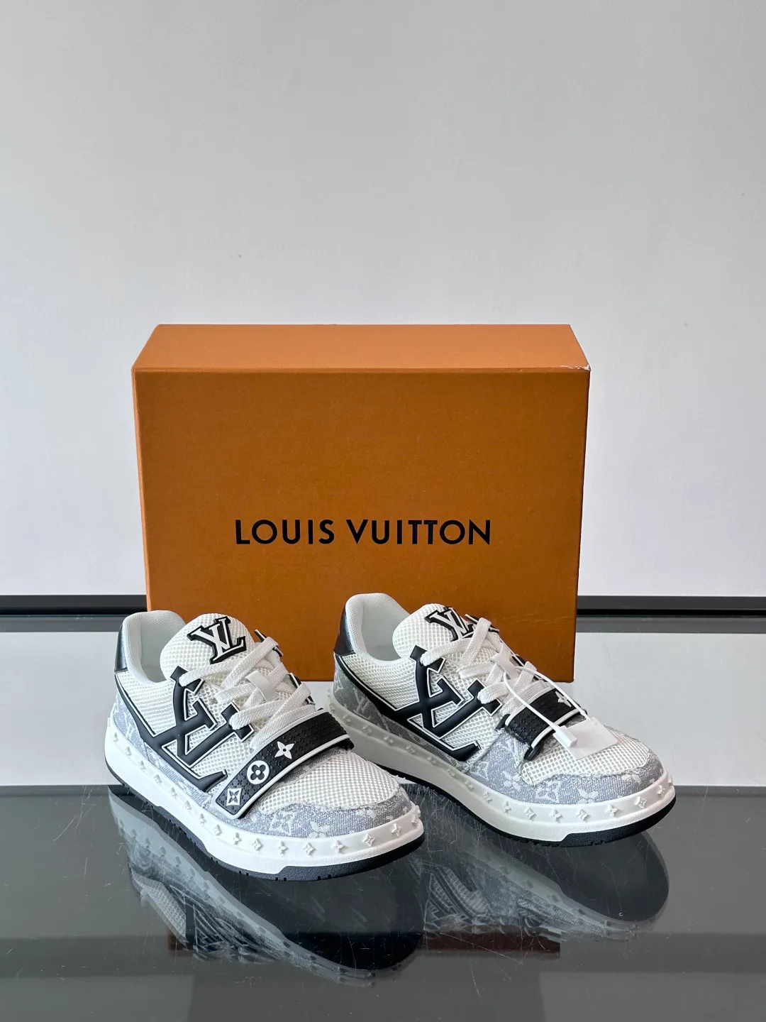 Men's Sneakers LOUIS VUITTON 17439944