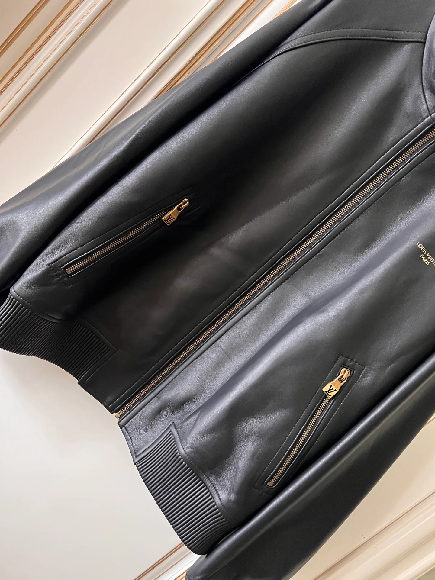 Women's Leather Jackets And Sheepskin Coats LOUIS VUITTON 18408996