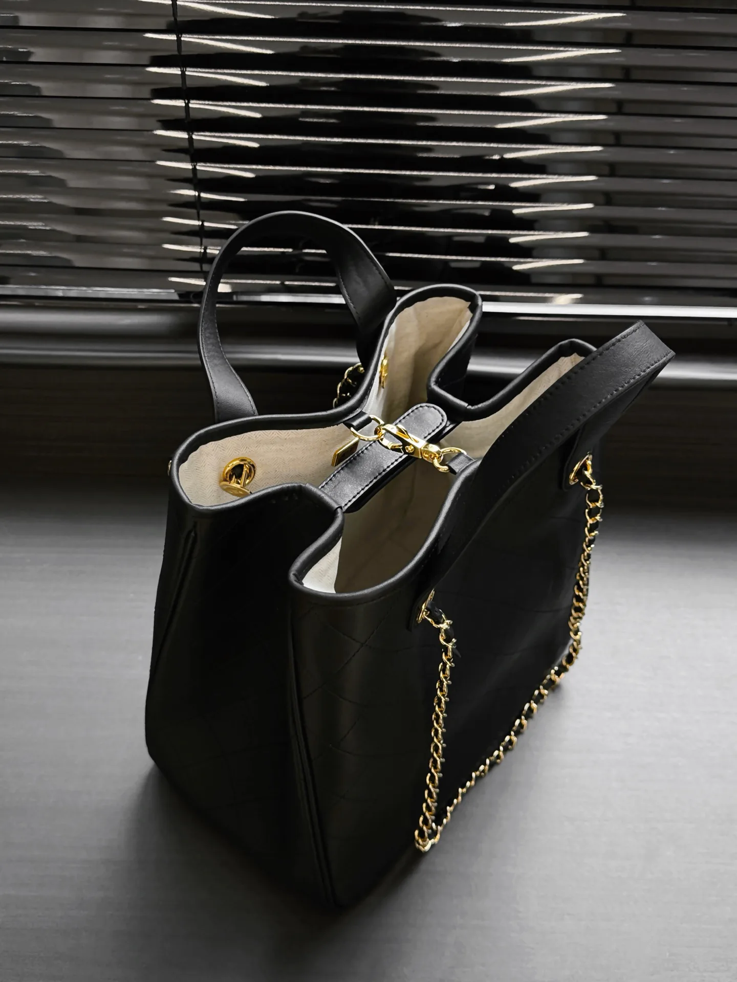 Women's Classic Handbags CHANEL 18147887