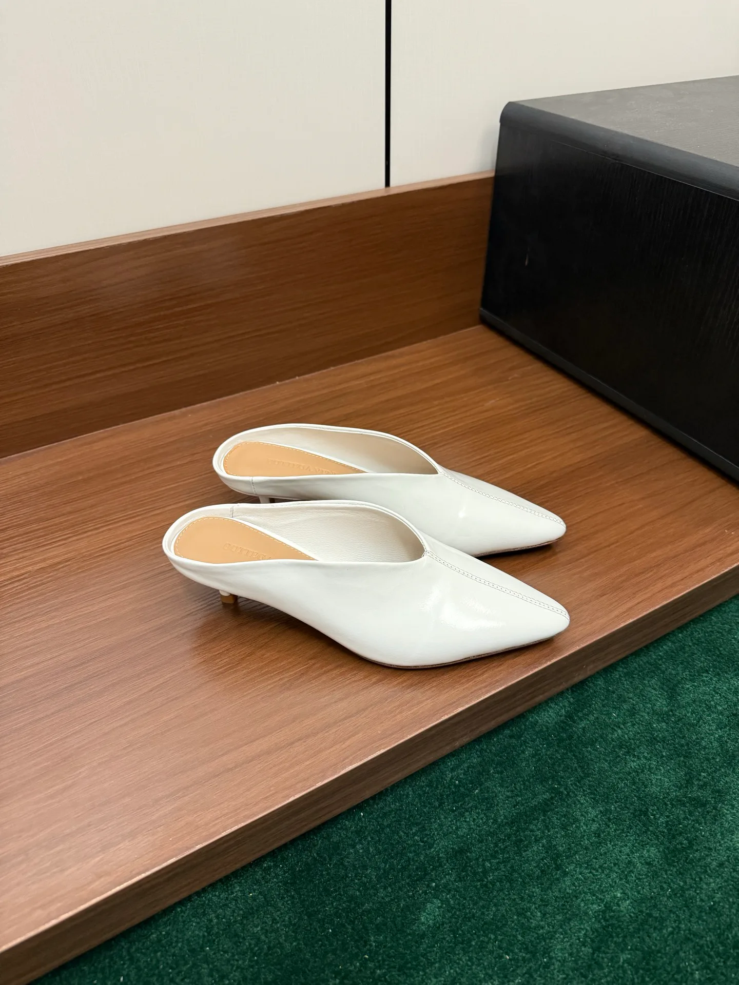 Women's Mules And Clogs BOTTEGA VENETA 17816994