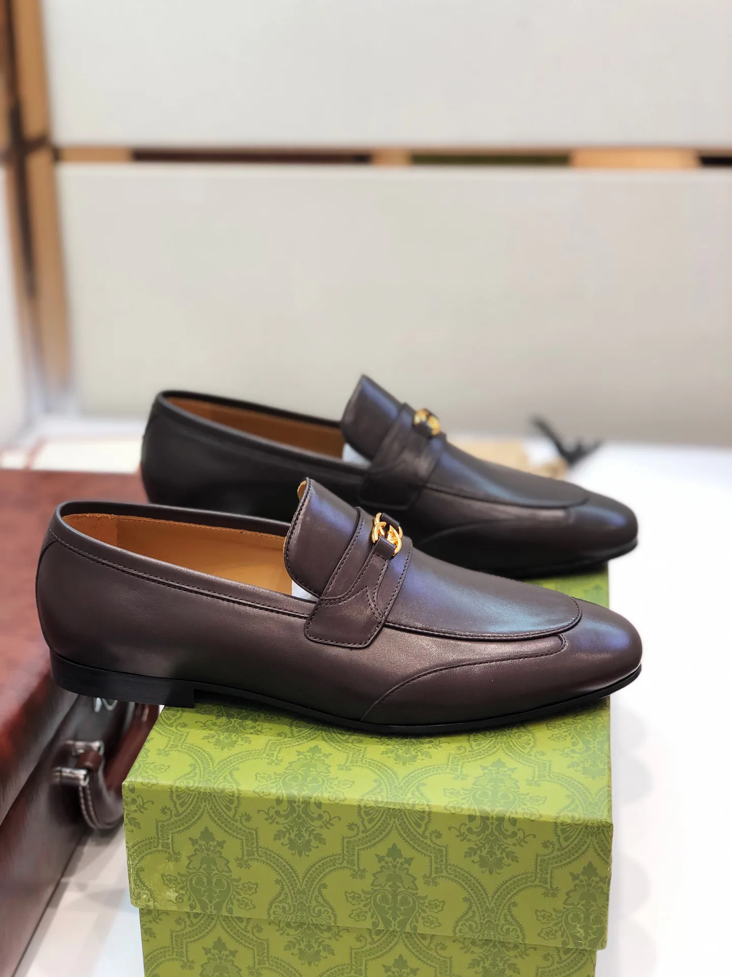 Men's Loafers And Dress Shoes GUCCI 17955382