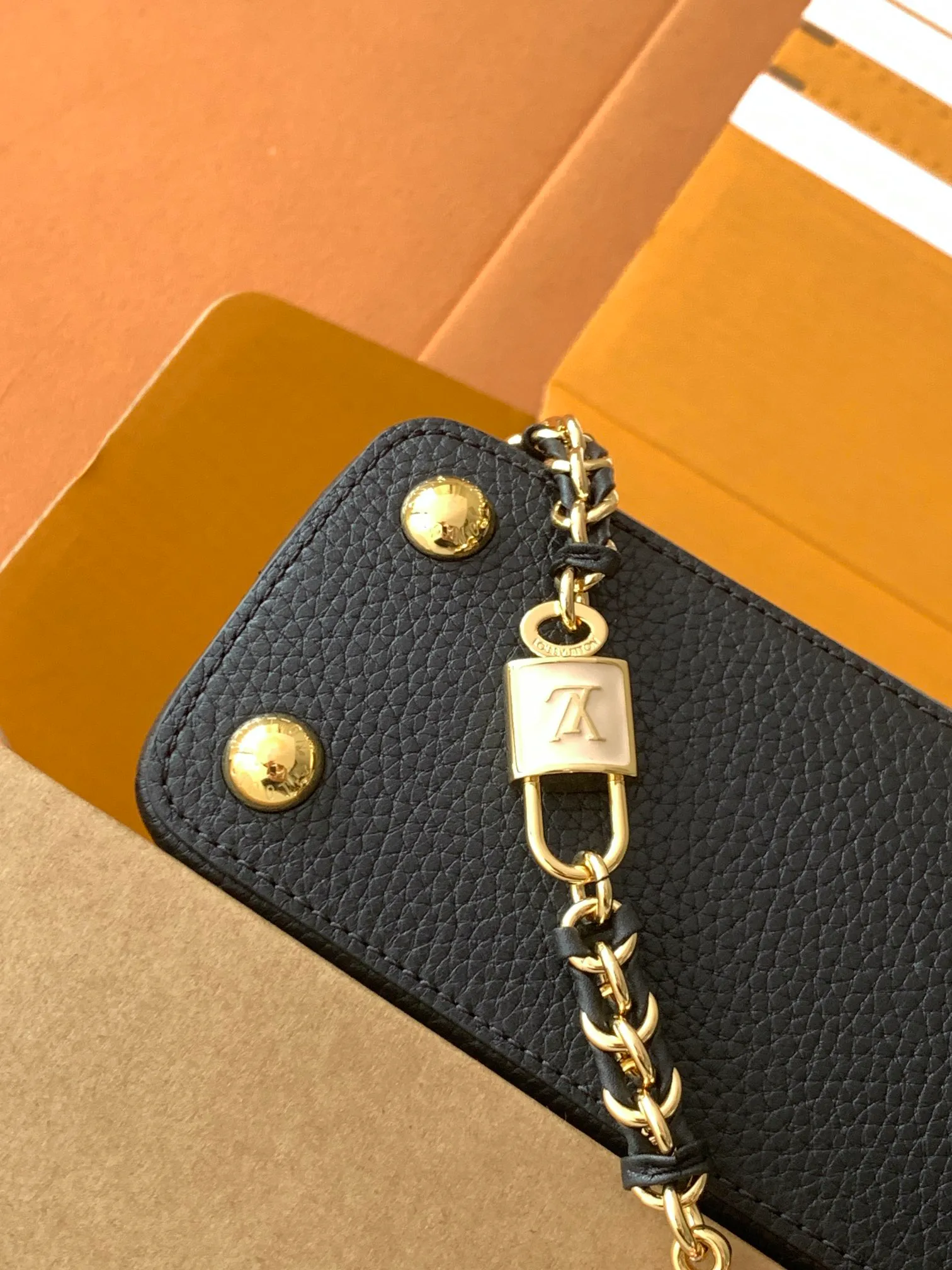 Women's Classic Handbags LOUIS VUITTON 18520984