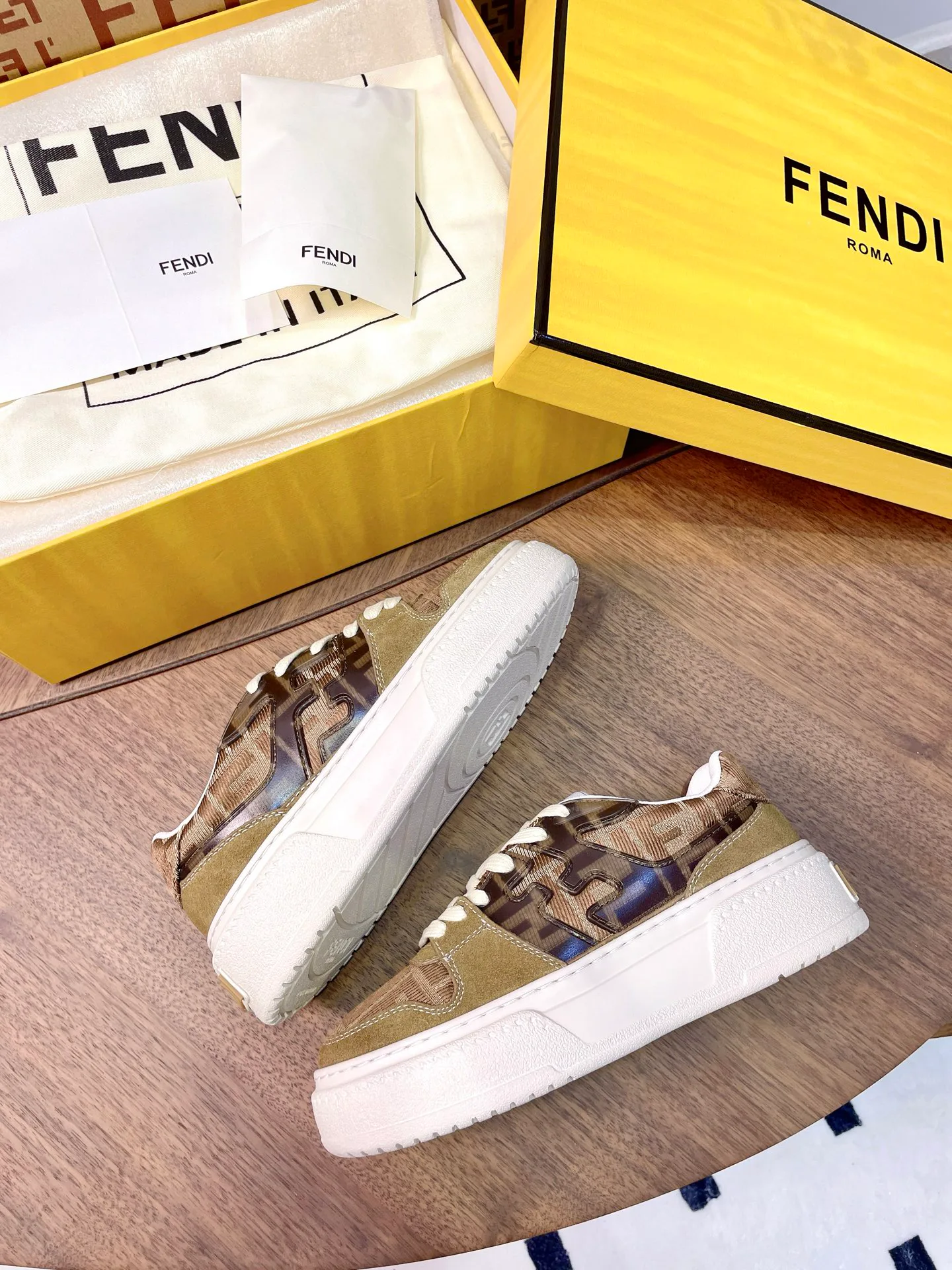 Women's Sneakers FENDI 17957341