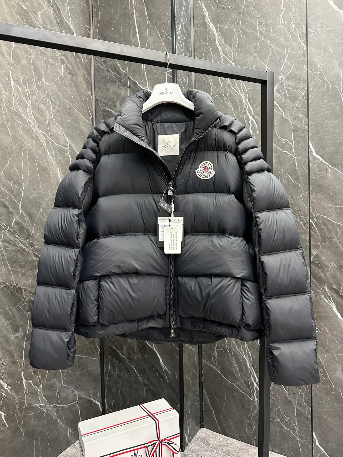Women's Jackets And Down Jackets MONCLER 18130169