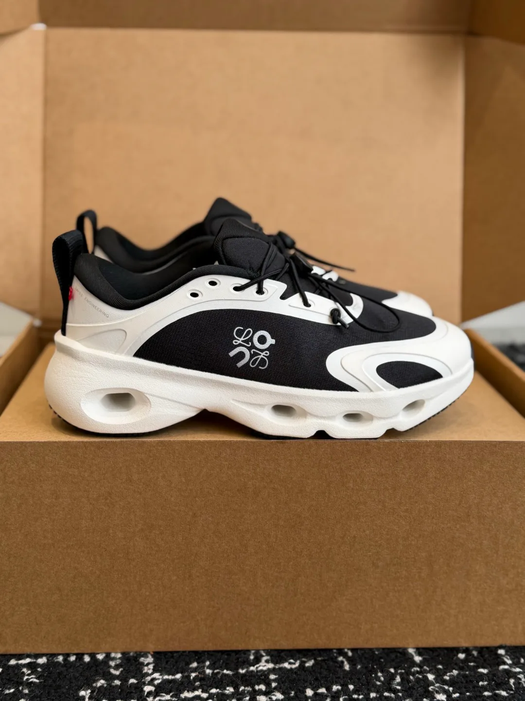 Women's Sneakers LOEWE 18139561