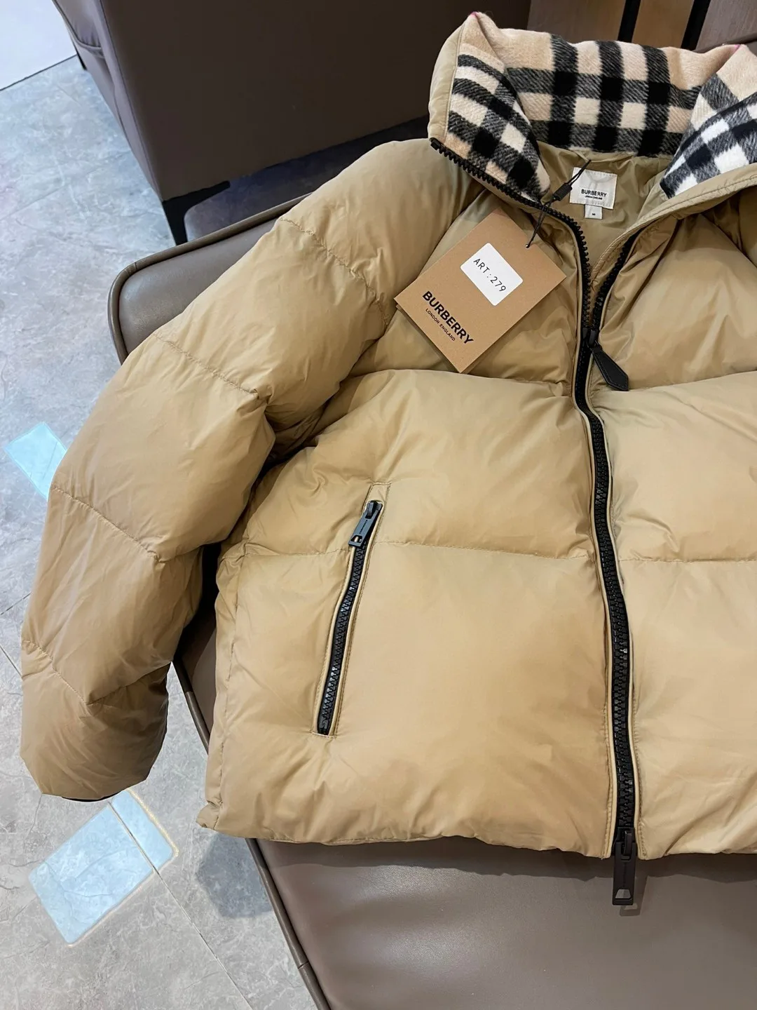 Women's Jackets And Down Jackets BURBERRY 17819234