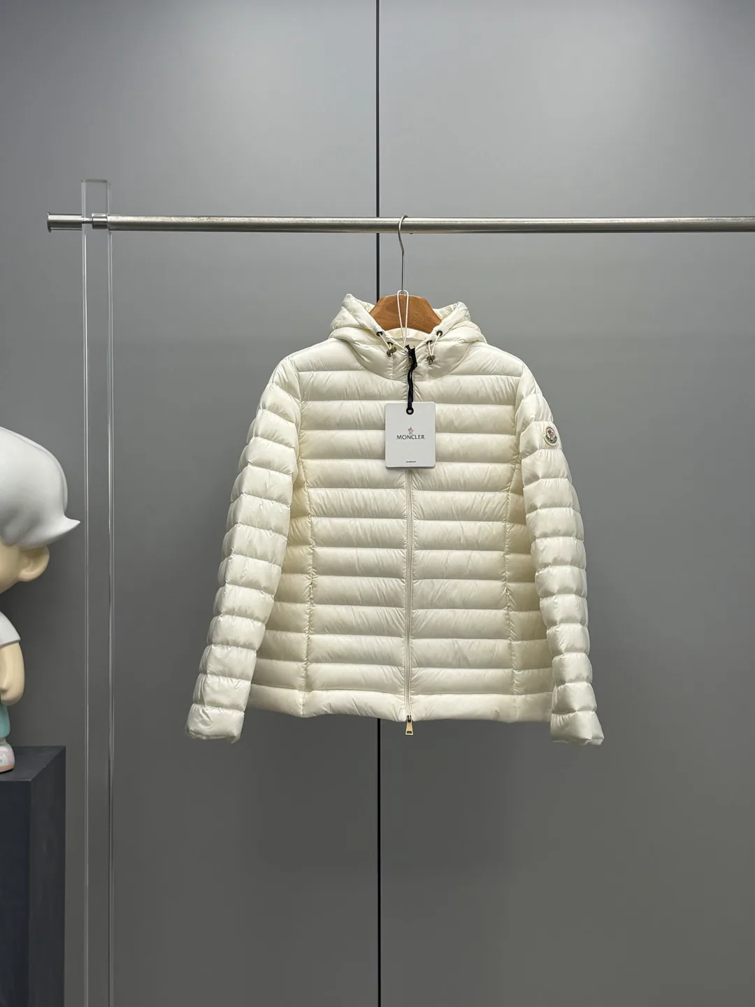 Women's Jackets And Down Jackets MONCLER 17807407