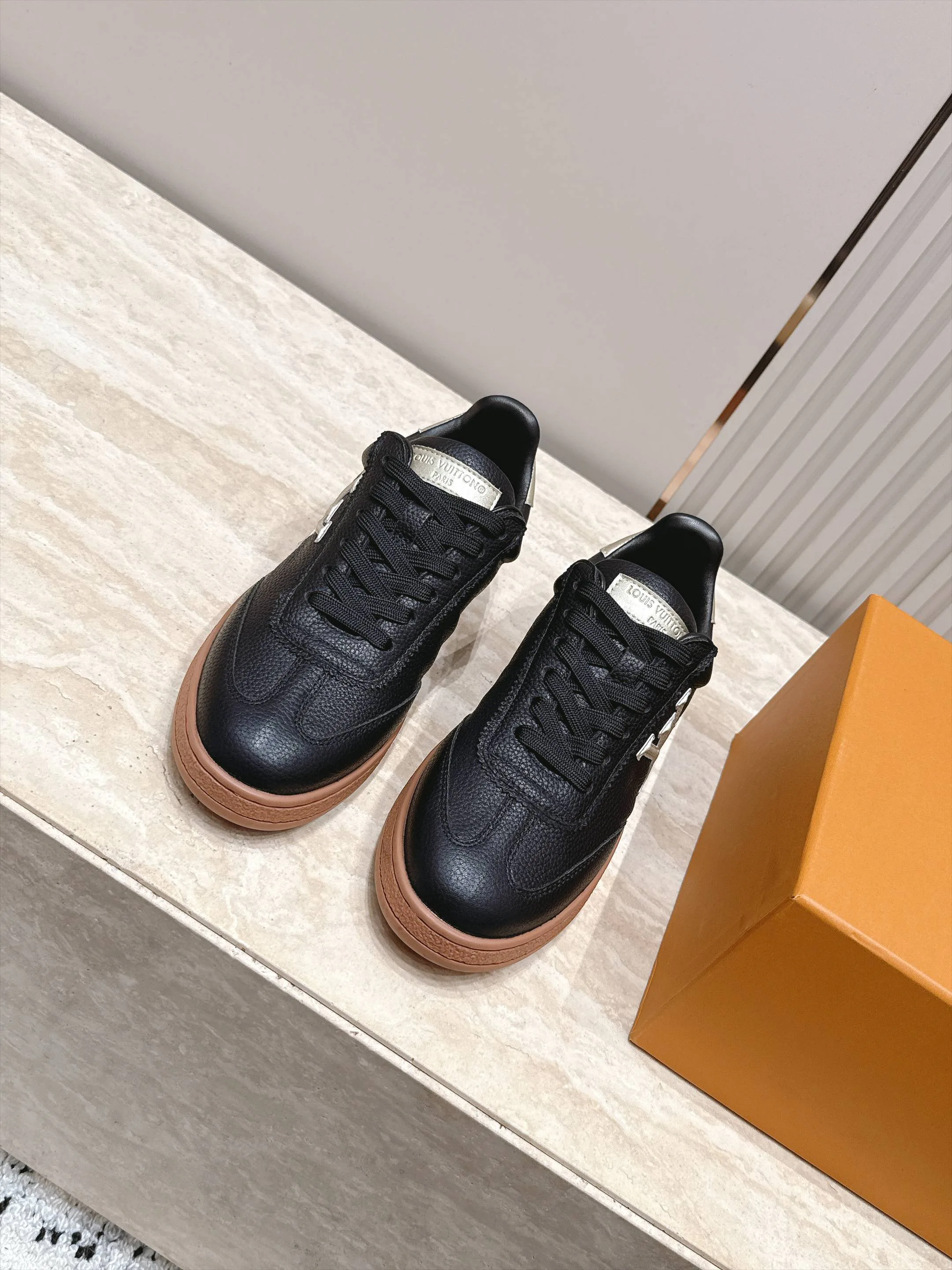 Women's Sneakers LOUIS VUITTON 18492490