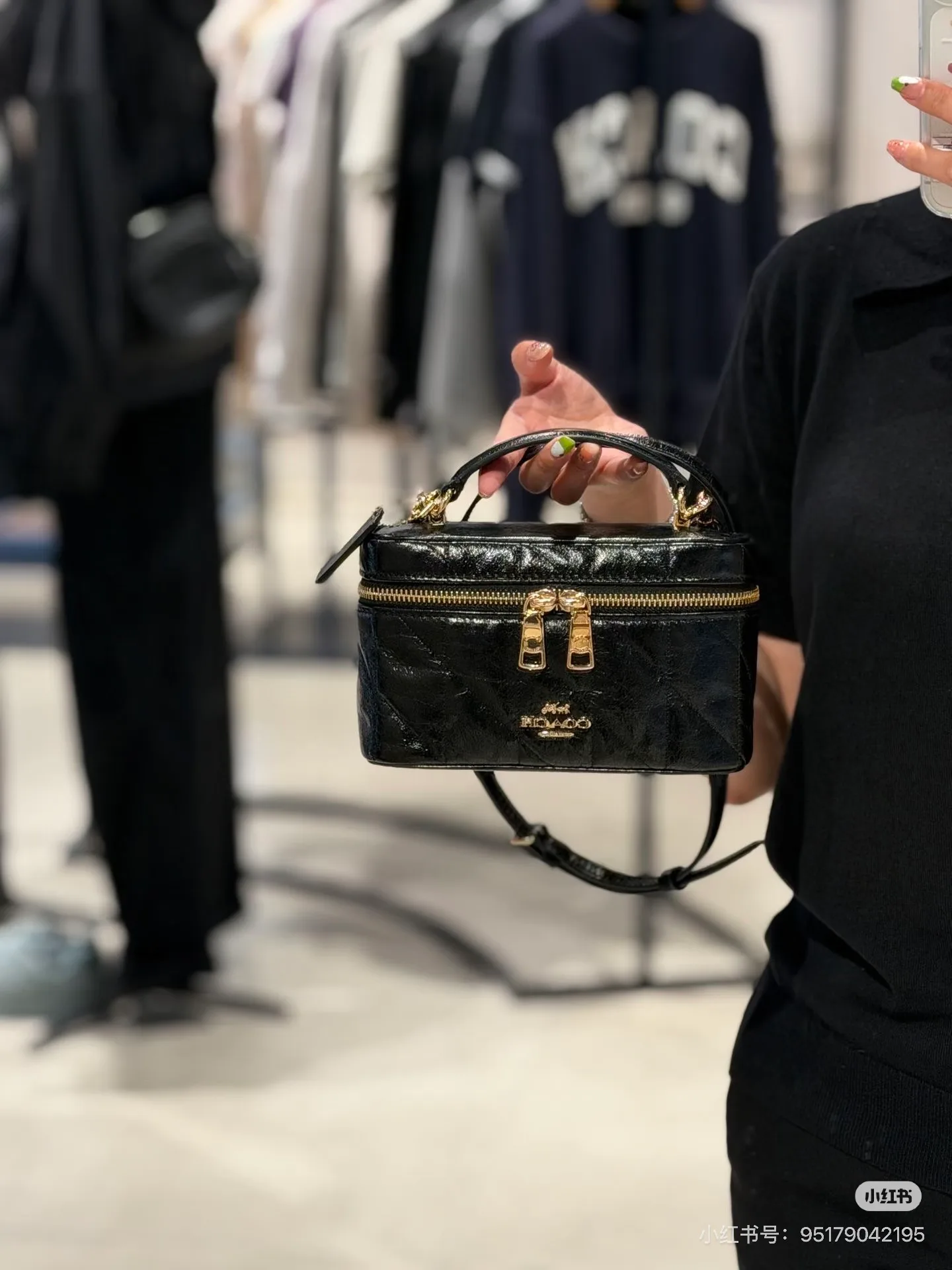 Women's Classic Handbags COACH 17961053