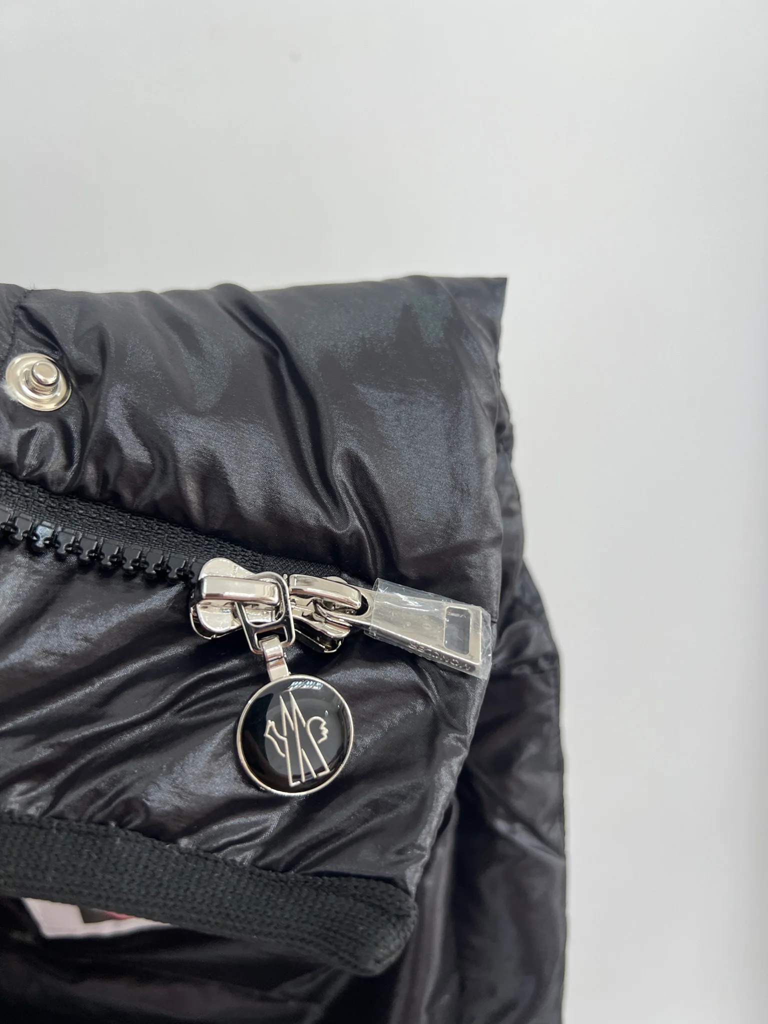 Women's Jackets And Down Jackets MONCLER 18416197