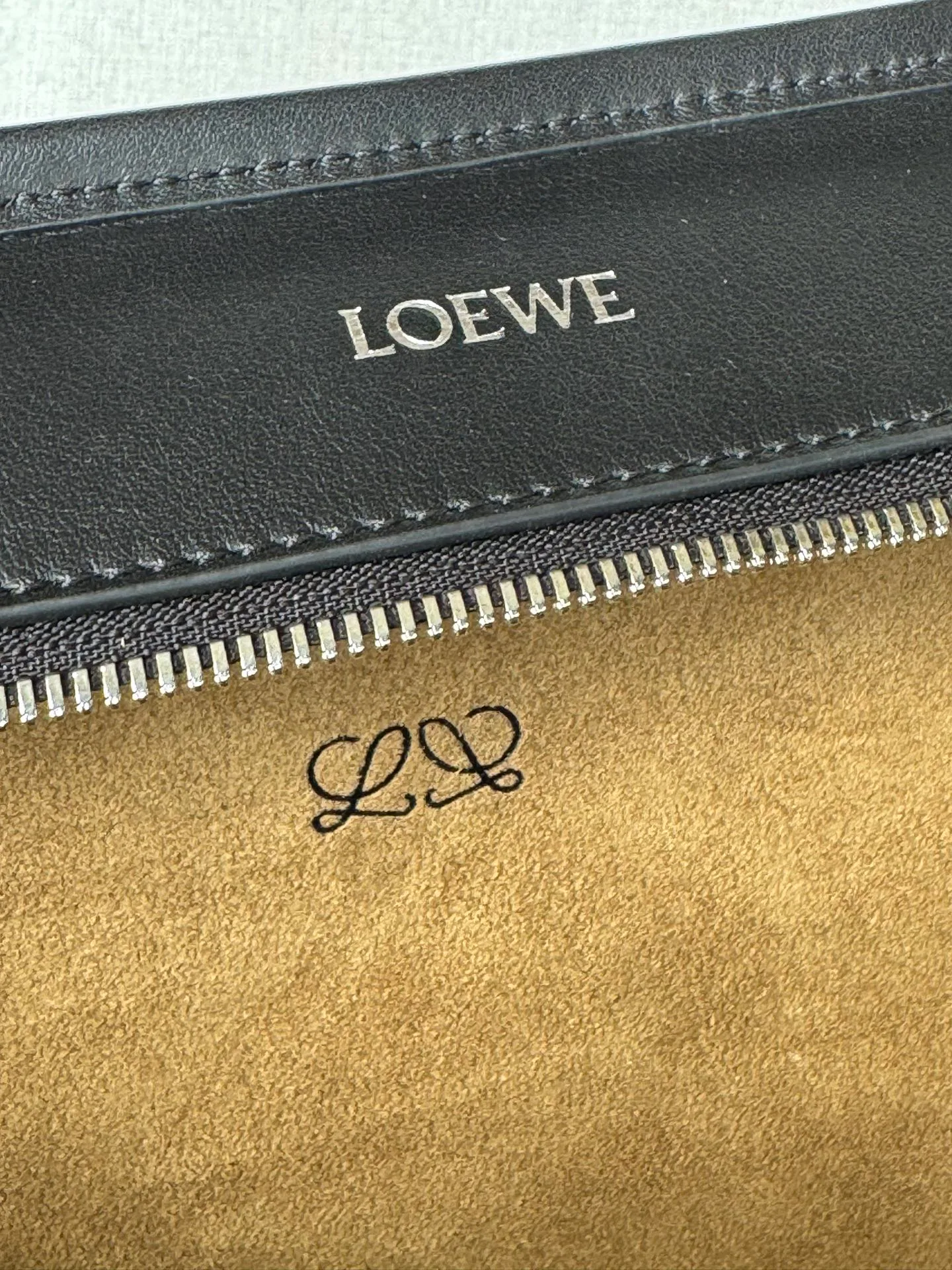 Women's Classic Handbags LOEWE 18231890