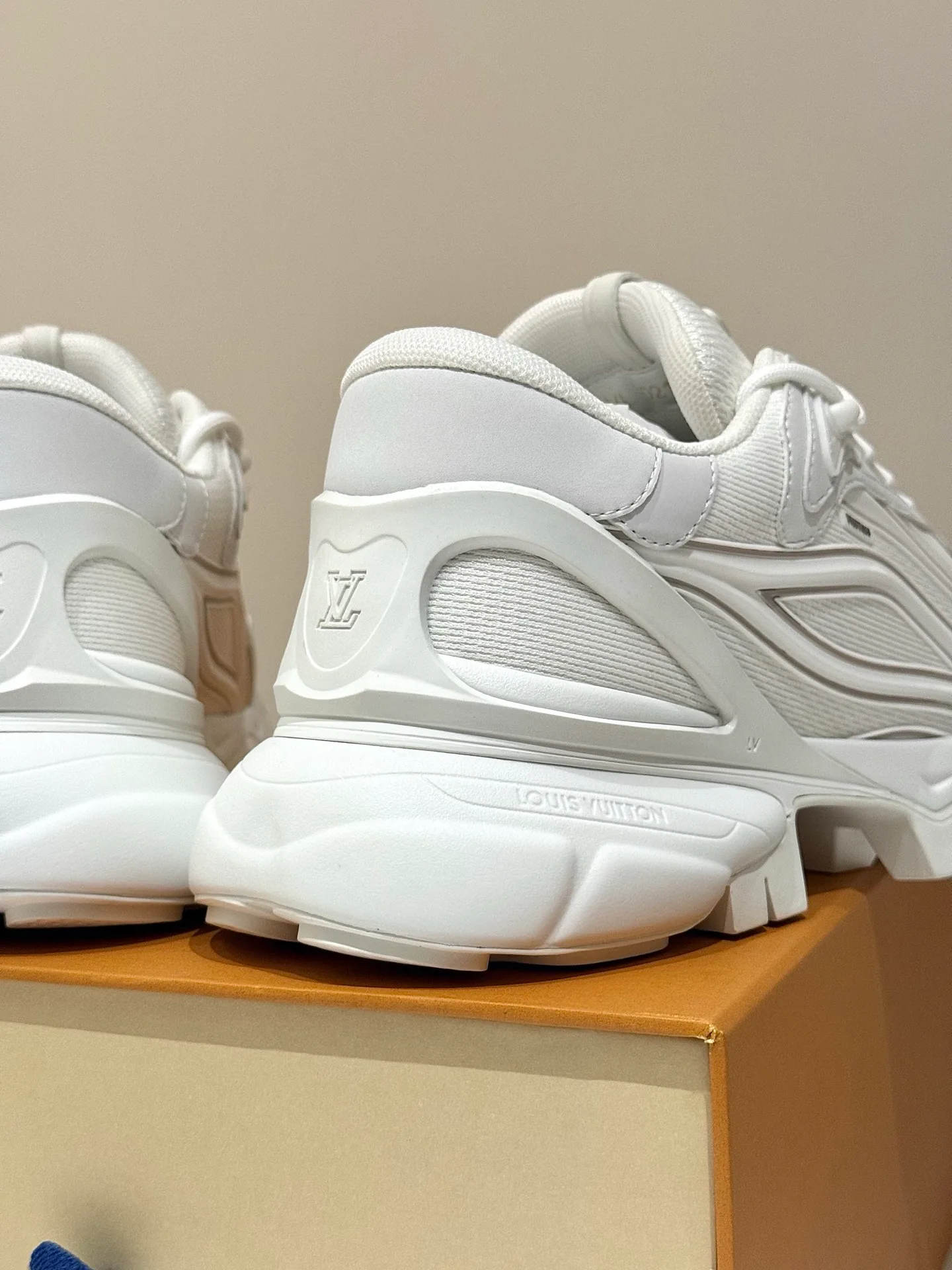 Women's Sneakers LOUIS VUITTON 17872796