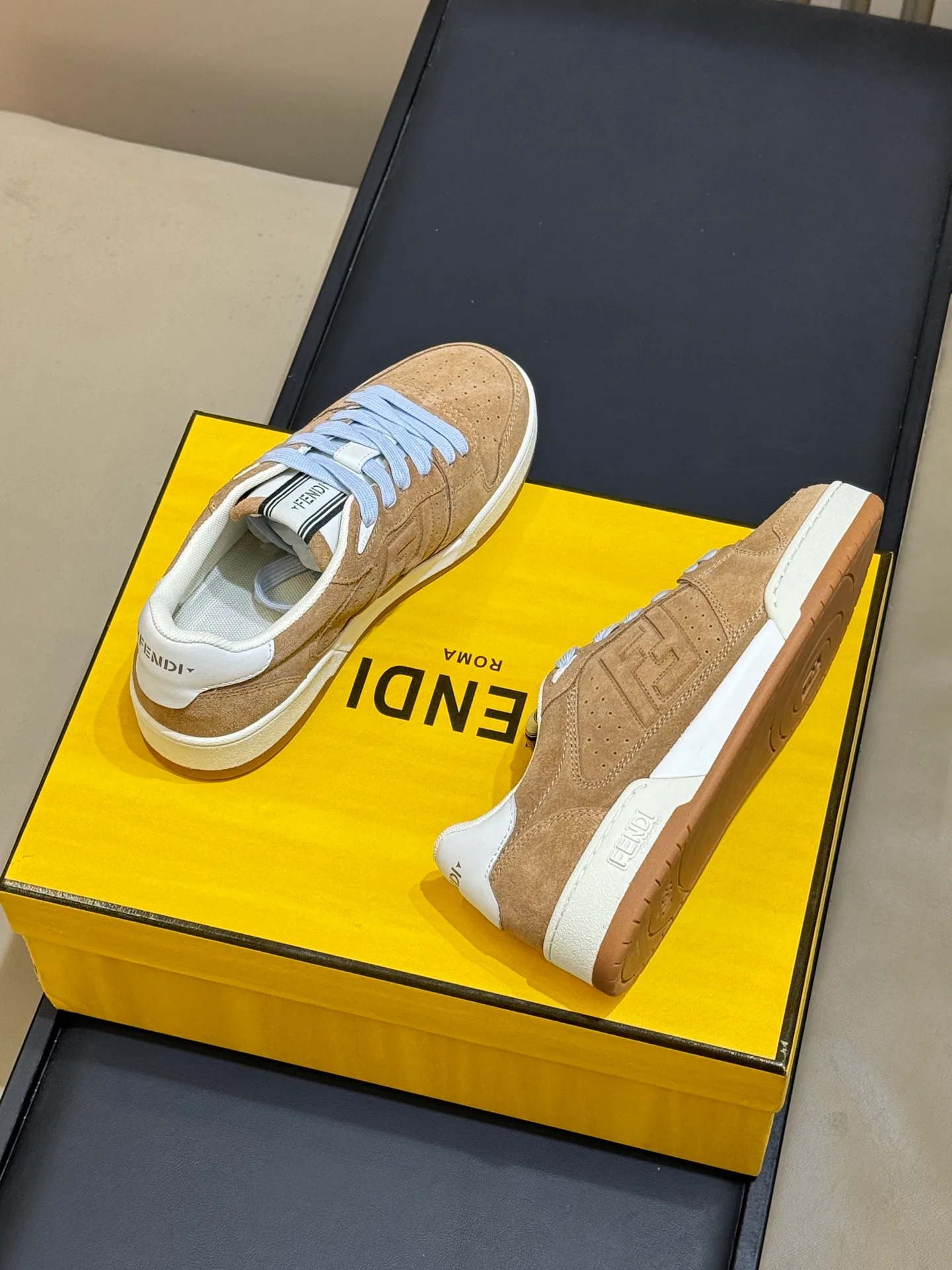 Women's Sneakers FENDI 18073182